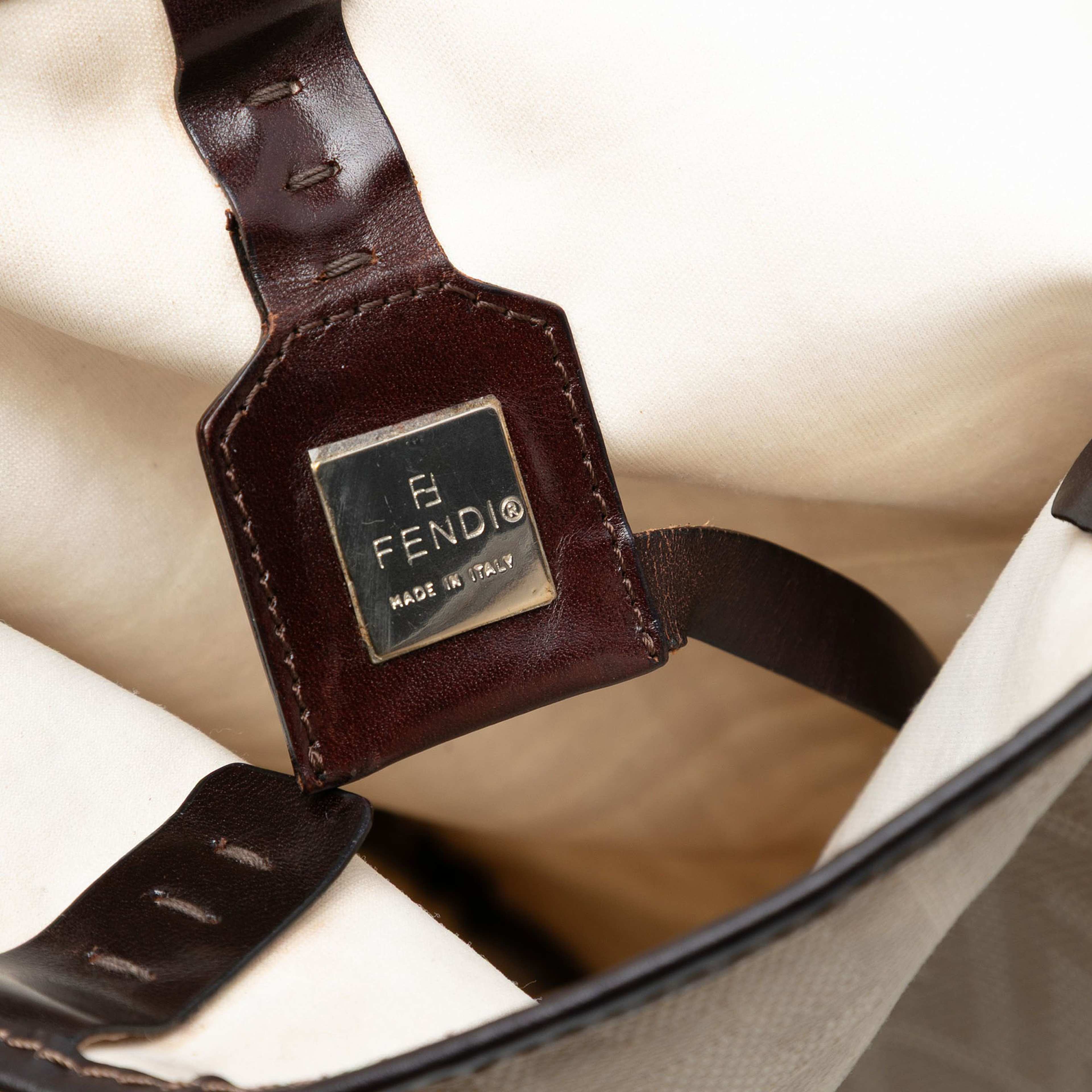 Fendi Zucca Canvas Tote, från Luxclusif, i färgen light beige. Klicka för att öppna bilden i stort format