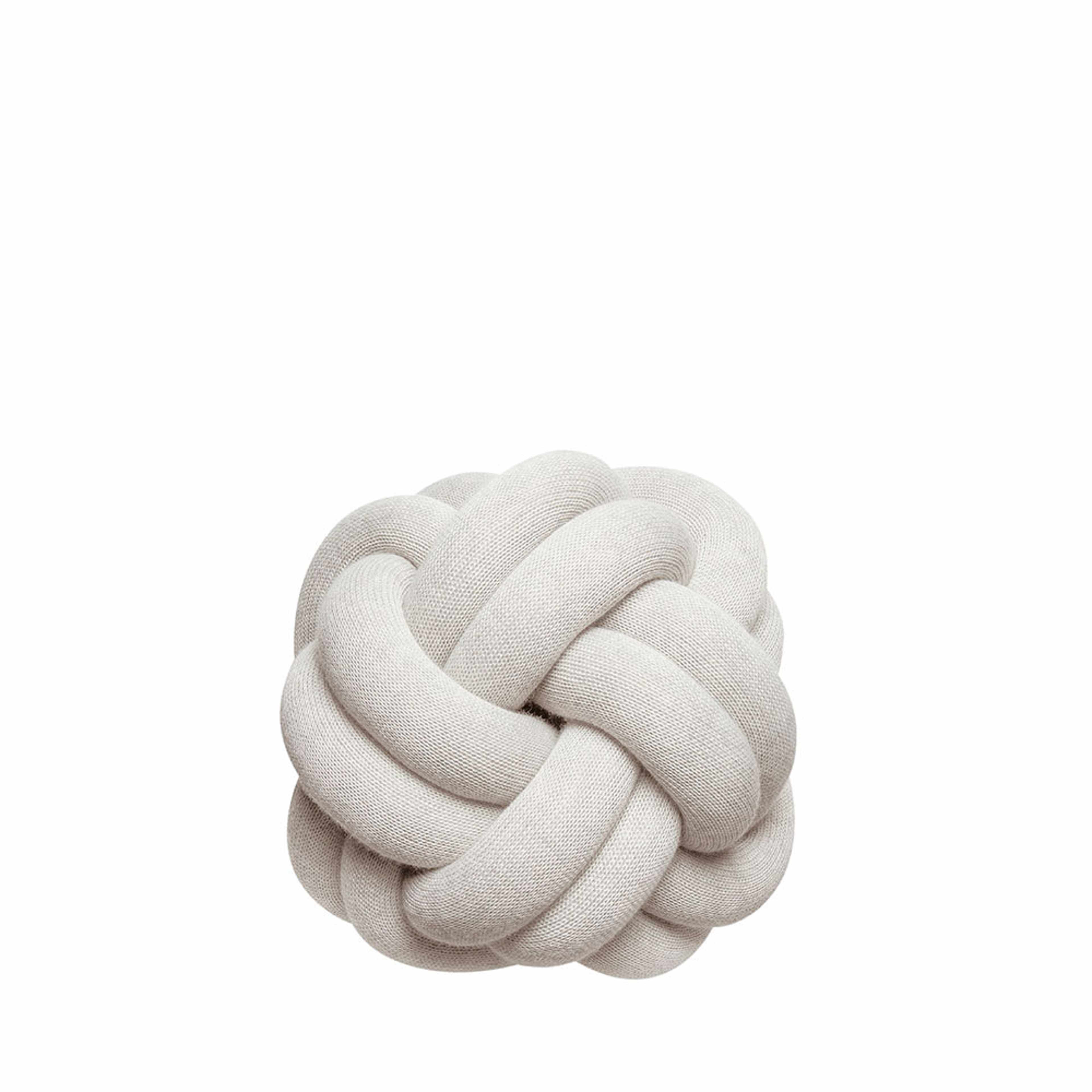 Knot Cushion, från Design House Stockholm, i färgen Cream. Klicka för att öppna bilden i stort format