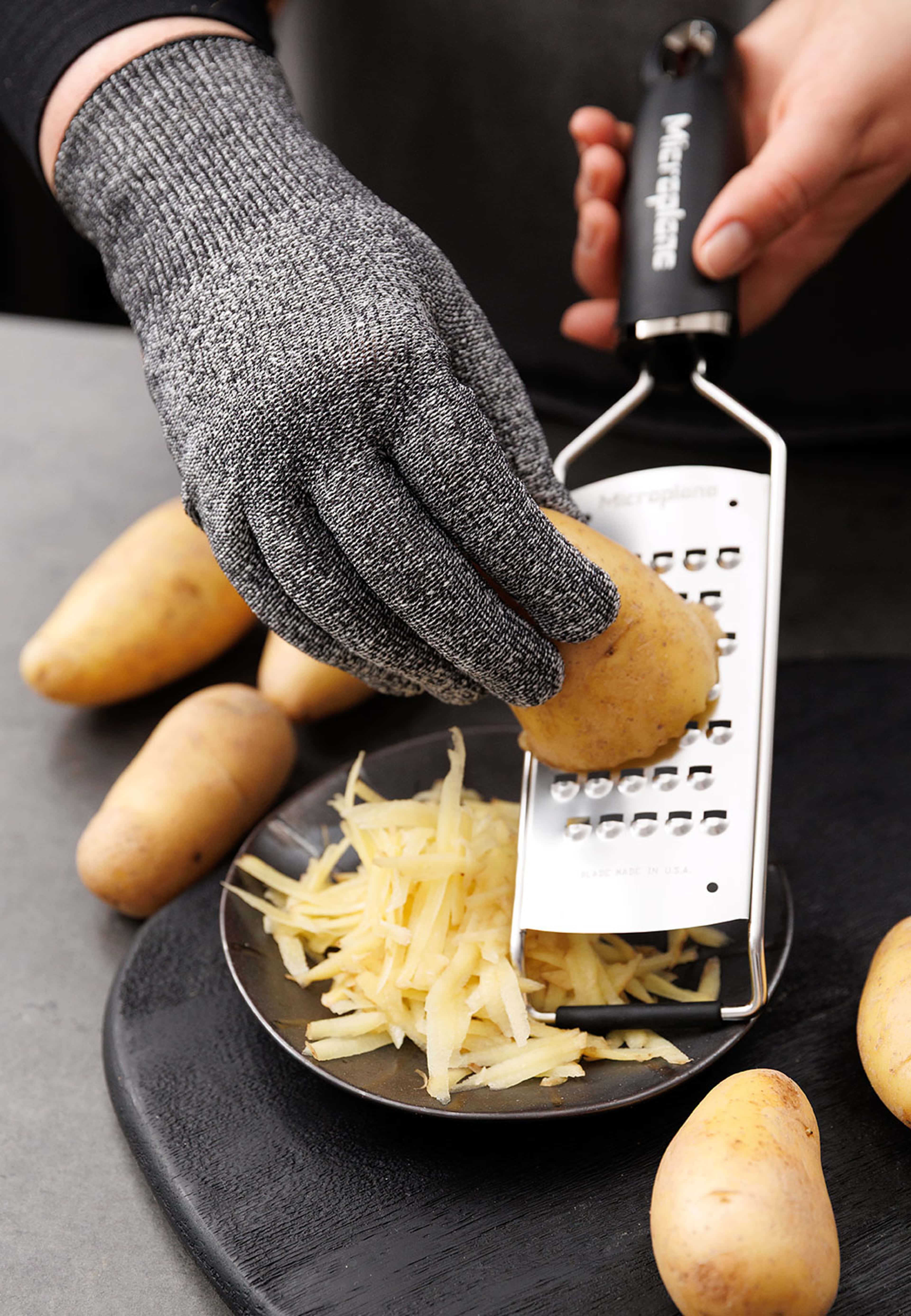 Skyddshandske, från Microplane, i färgen Black. Klicka för att öppna bilden i stort format