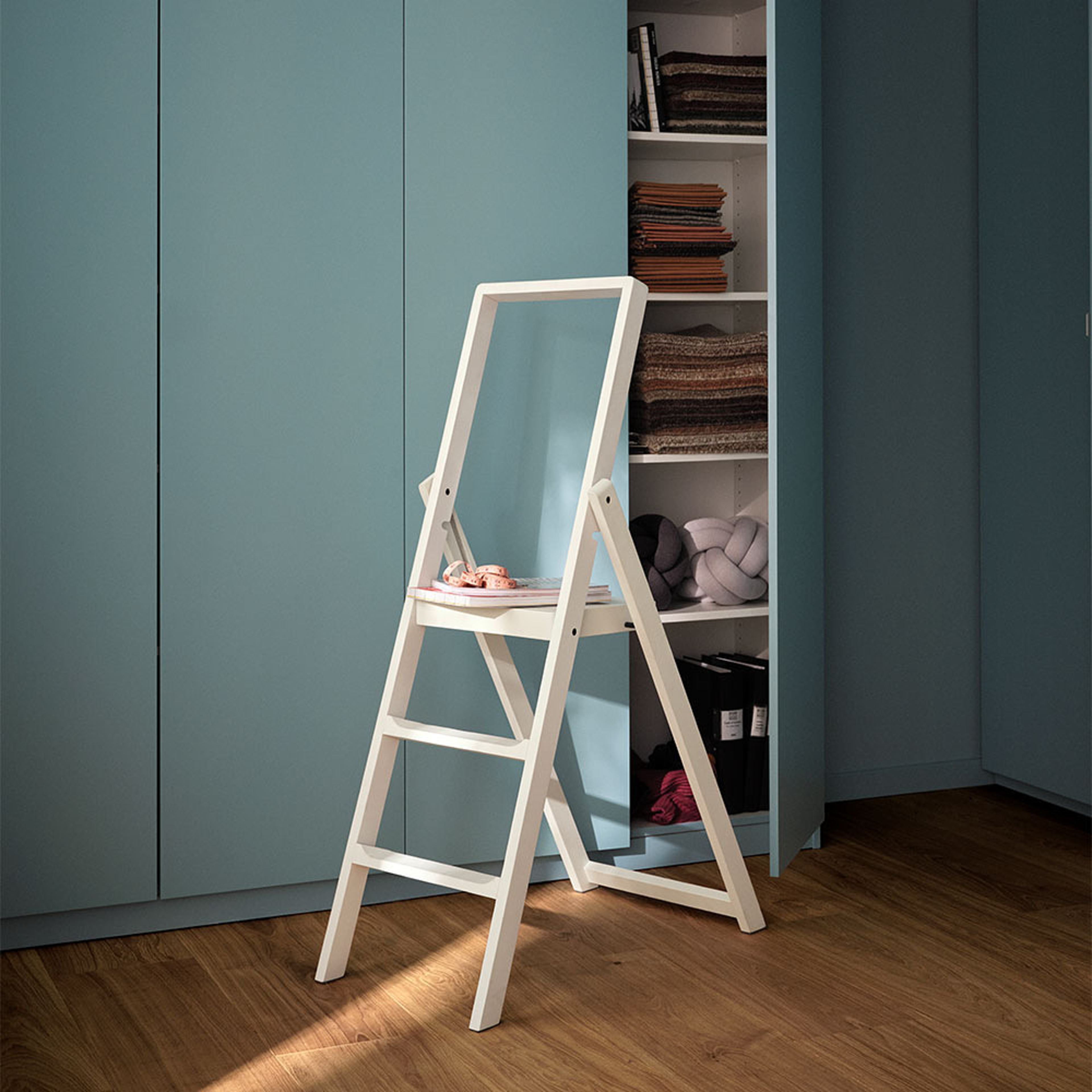 Step stepladder