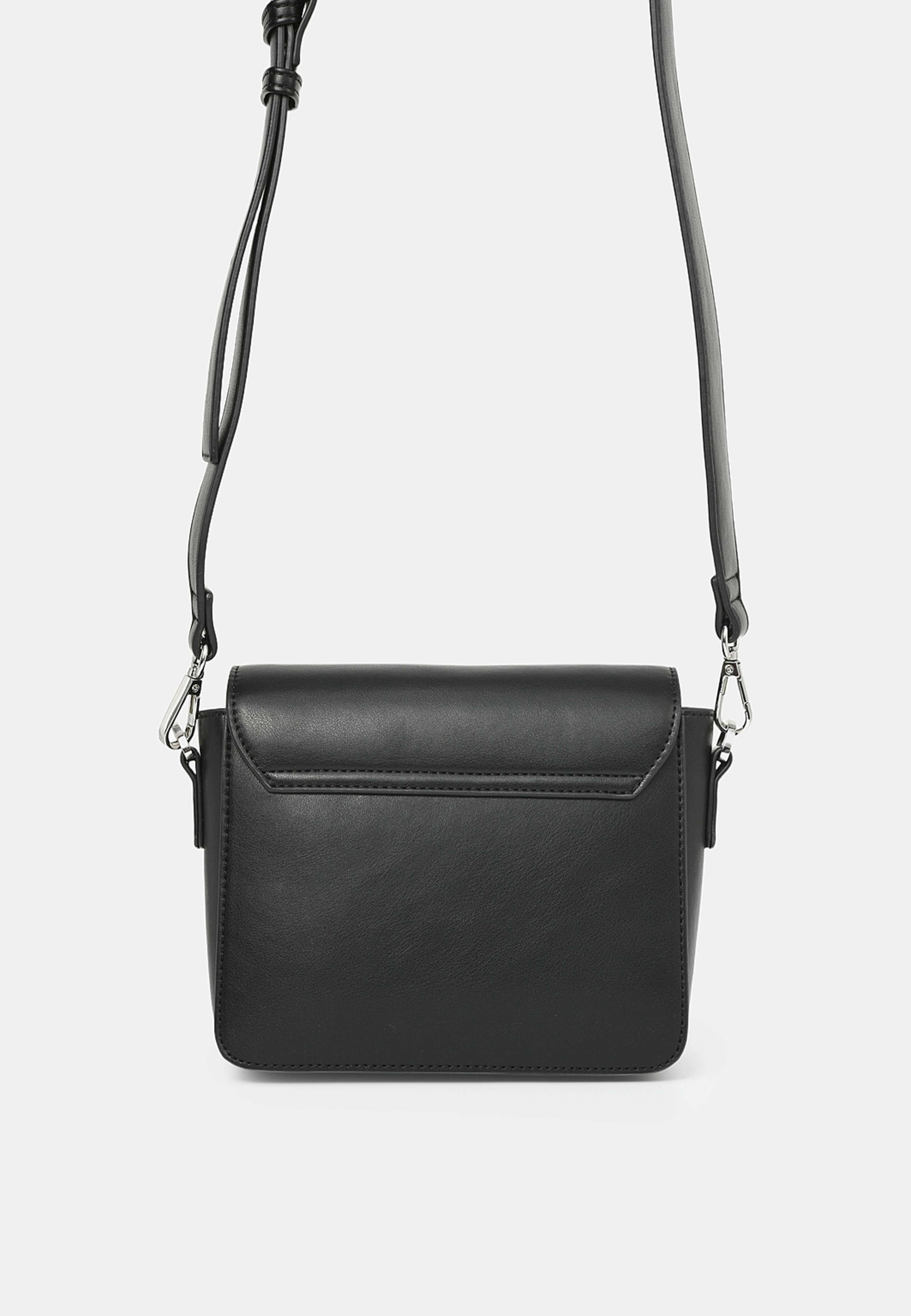 Crossbody CYNTHIA, från Carin Wester, i färgen Black. Klicka för att öppna bilden i stort format