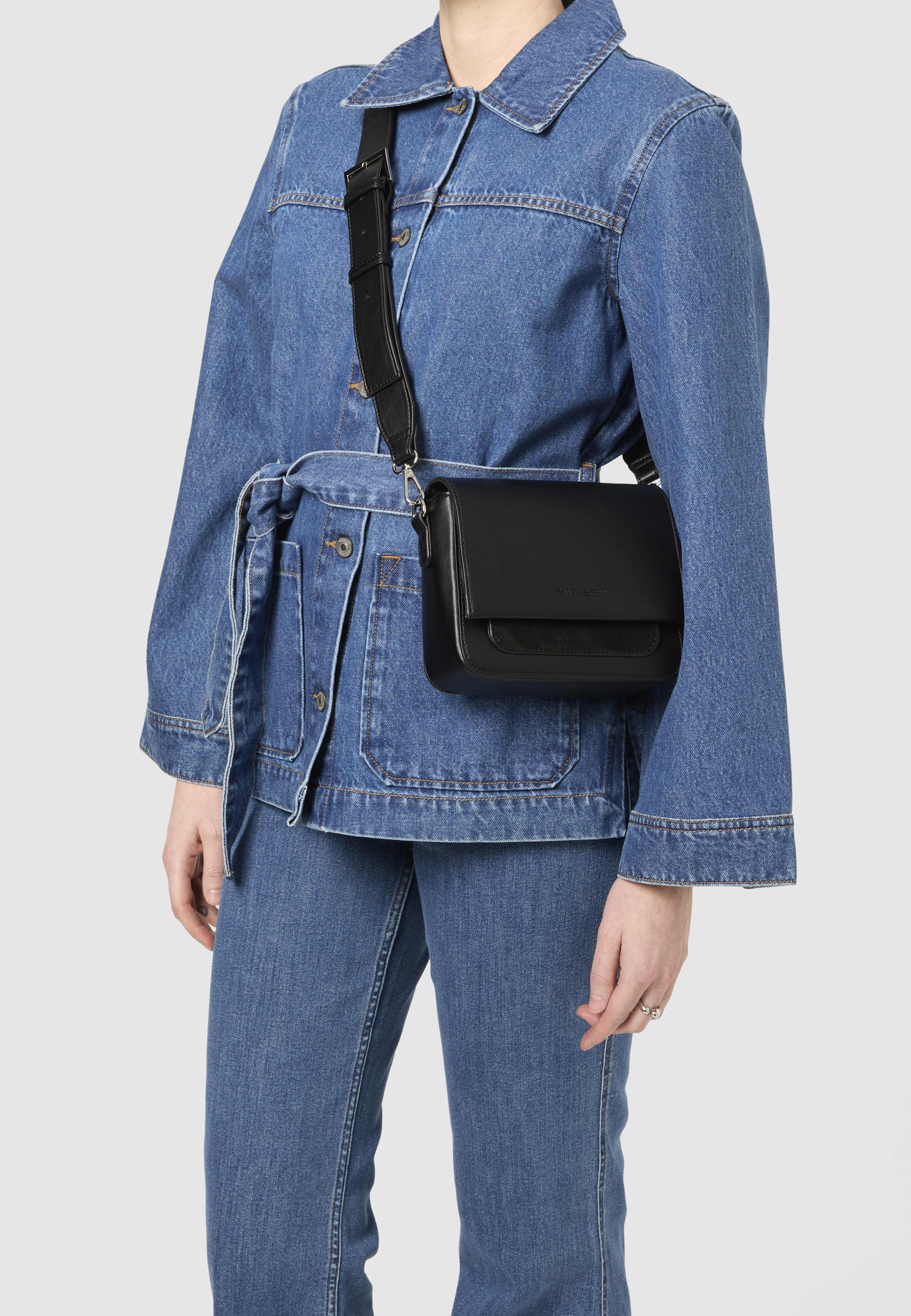 Crossbody CYNTHIA, från Carin Wester, i färgen Black. Klicka för att öppna bilden i stort format