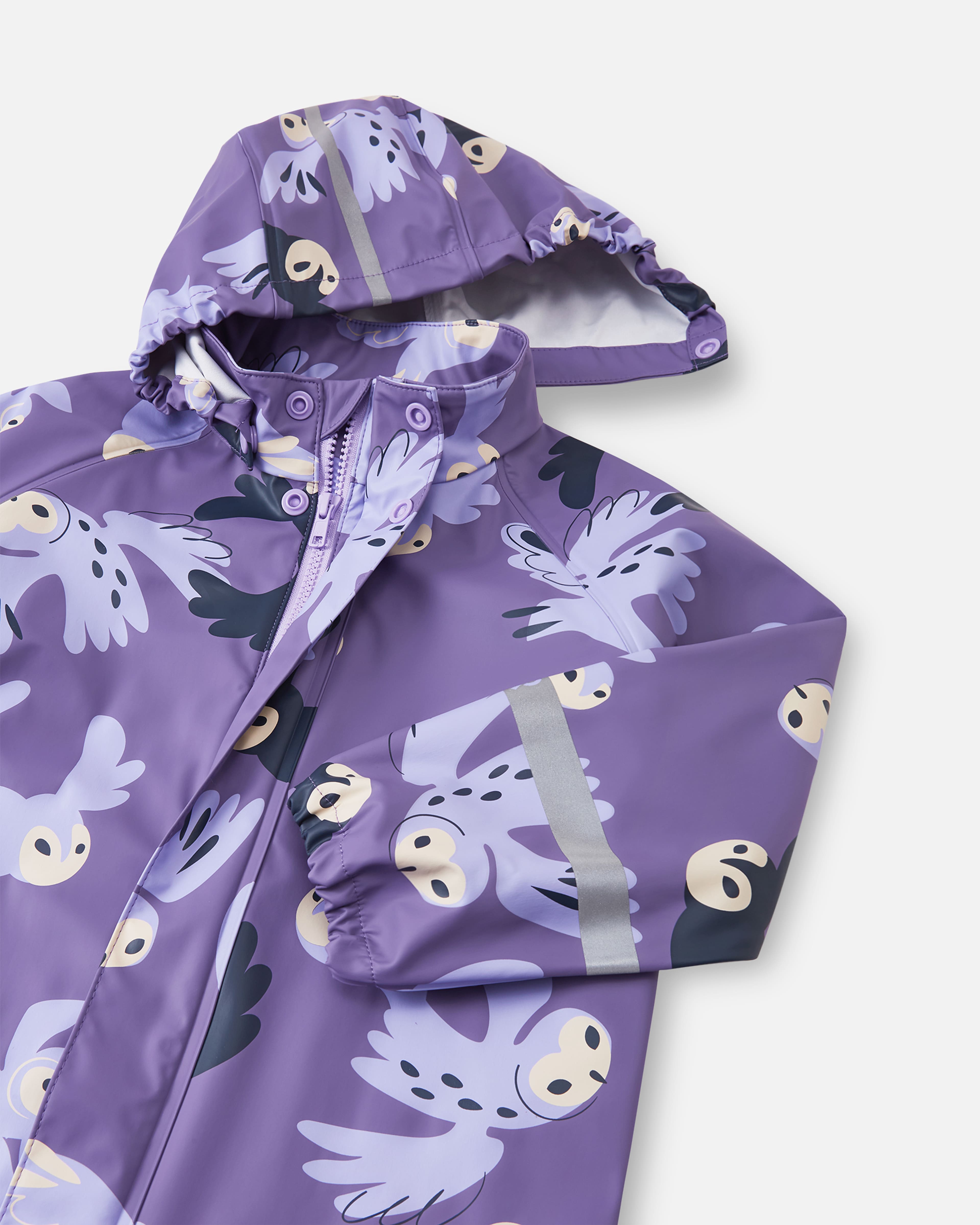 Regnjacka Vesi, från Reima, i färgen misty violet. Klicka för att öppna bilden i stort format