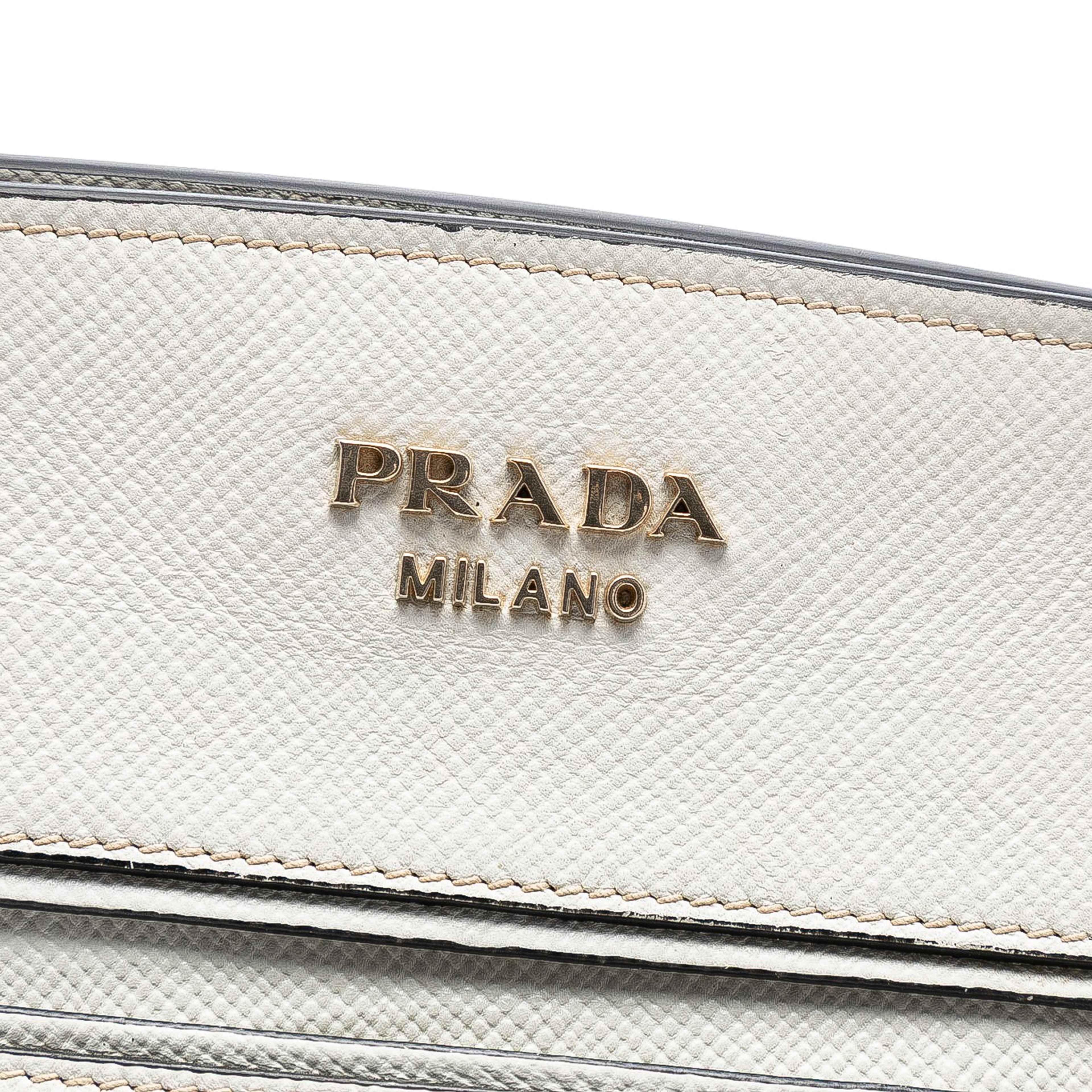 Prada Saffiano Trimmed Canvas Satchel, från Luxclusif, i färgen black. Klicka för att öppna bilden i stort format