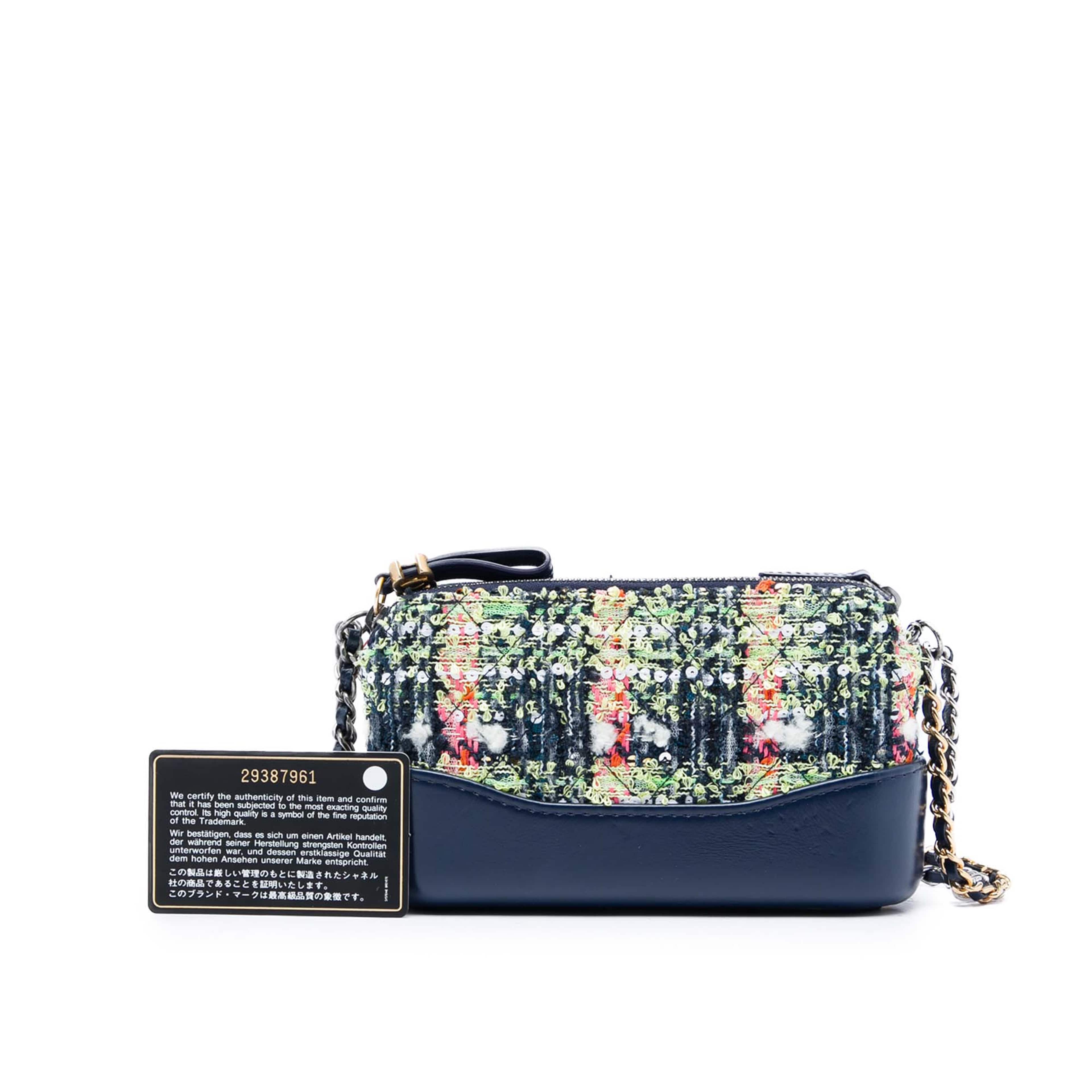 Chanel Tweed Gabrielle Double Zip Clutch With Chain, från Luxclusif, i färgen blå. Klicka för att öppna bilden i stort format