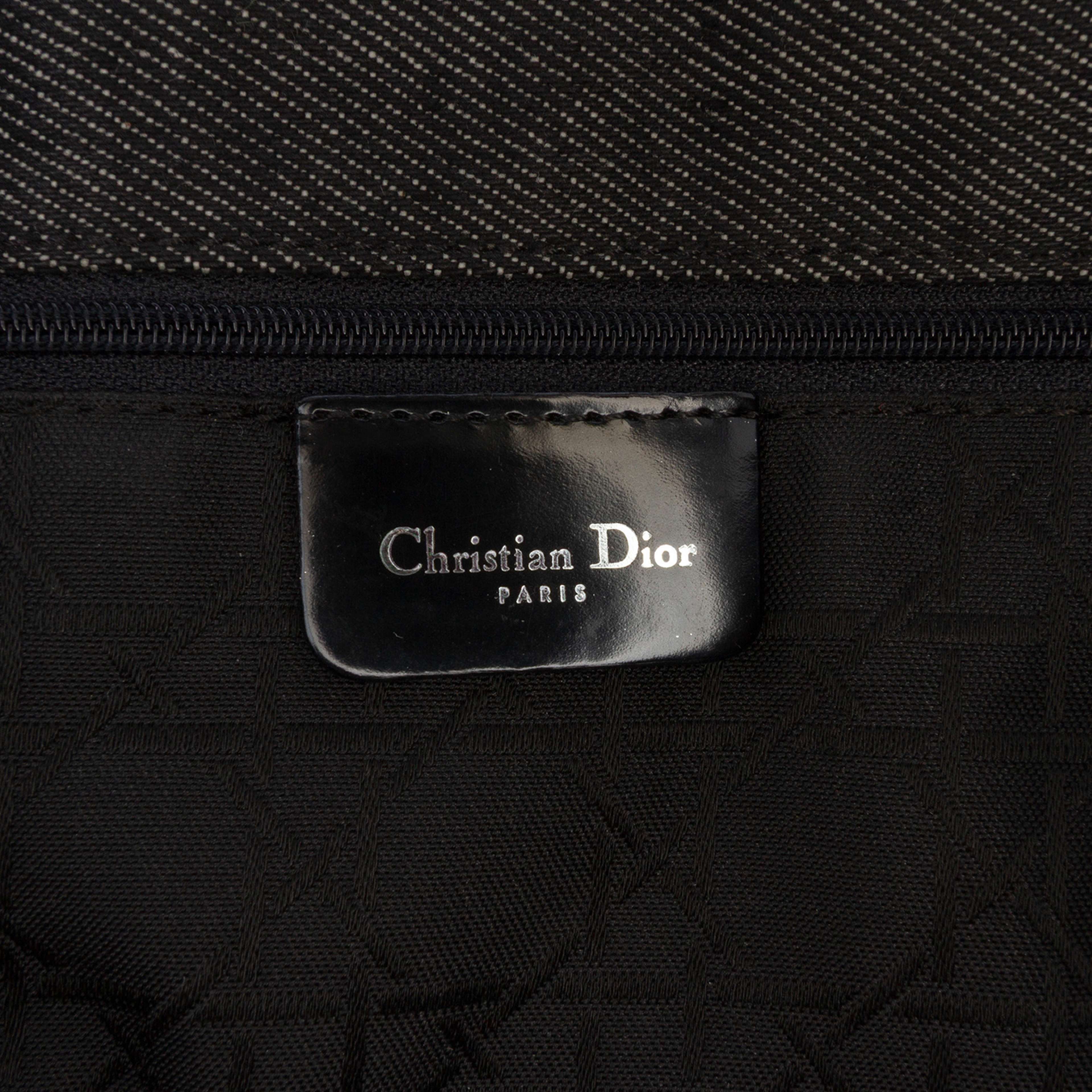 Dior Extra Large Denim Cannage Lady Dior, från Luxclusif, i färgen black. Klicka för att öppna bilden i stort format