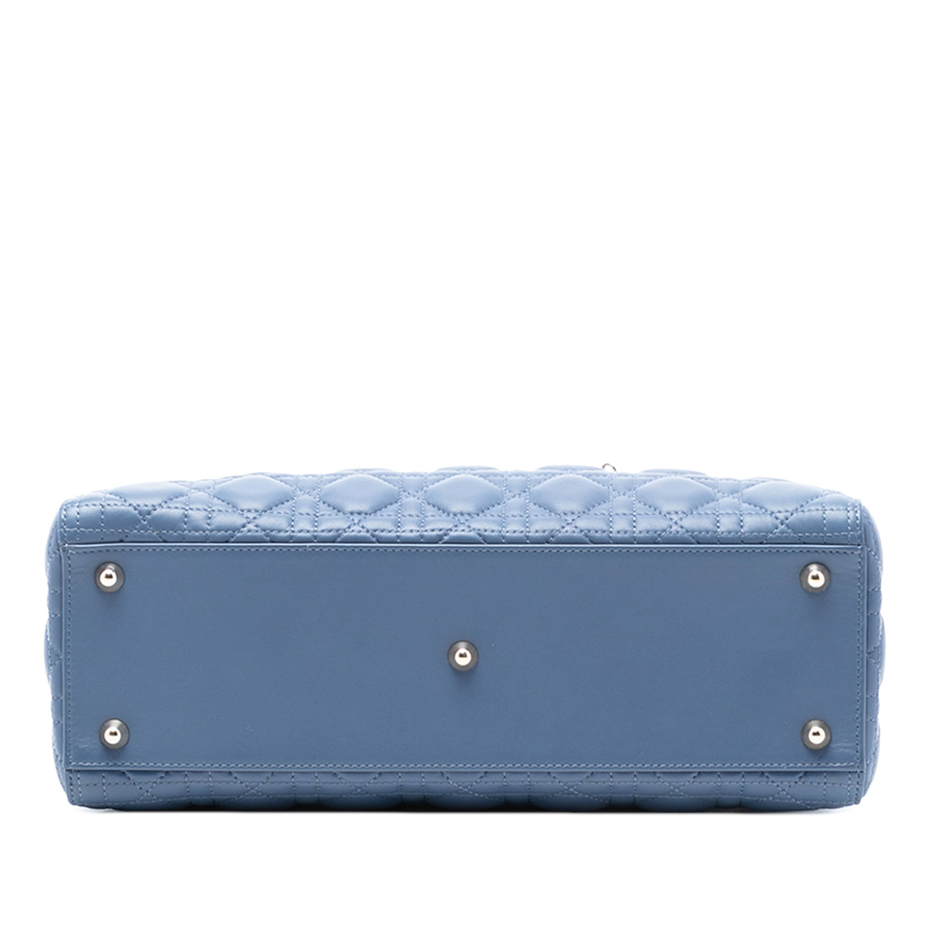 Dior Large Lambskin Cannage Lady Dior, från Luxclusif, i färgen light blue. Klicka för att öppna bilden i stort format