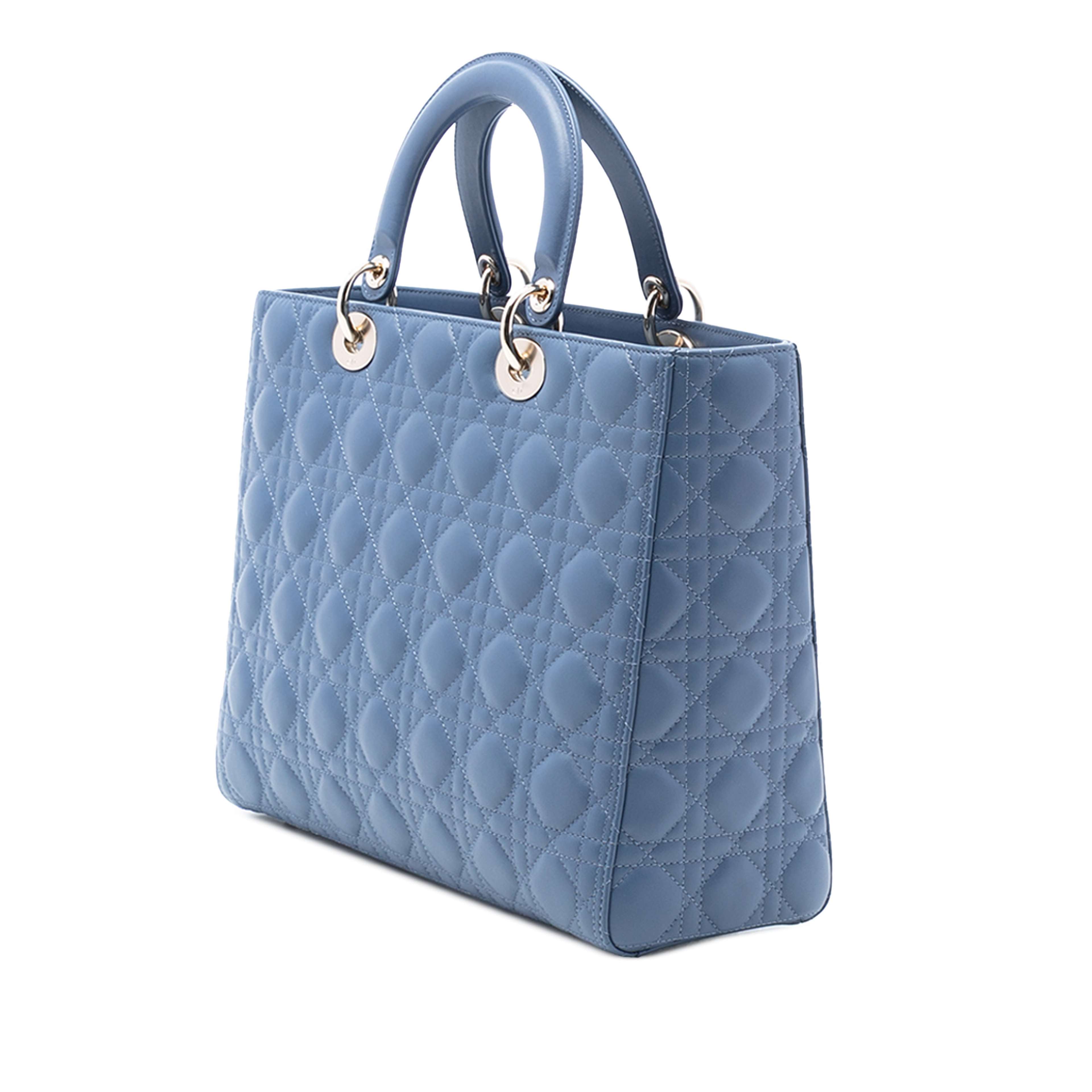 Dior Large Lambskin Cannage Lady Dior, från Luxclusif, i färgen light blue. Klicka för att öppna bilden i stort format