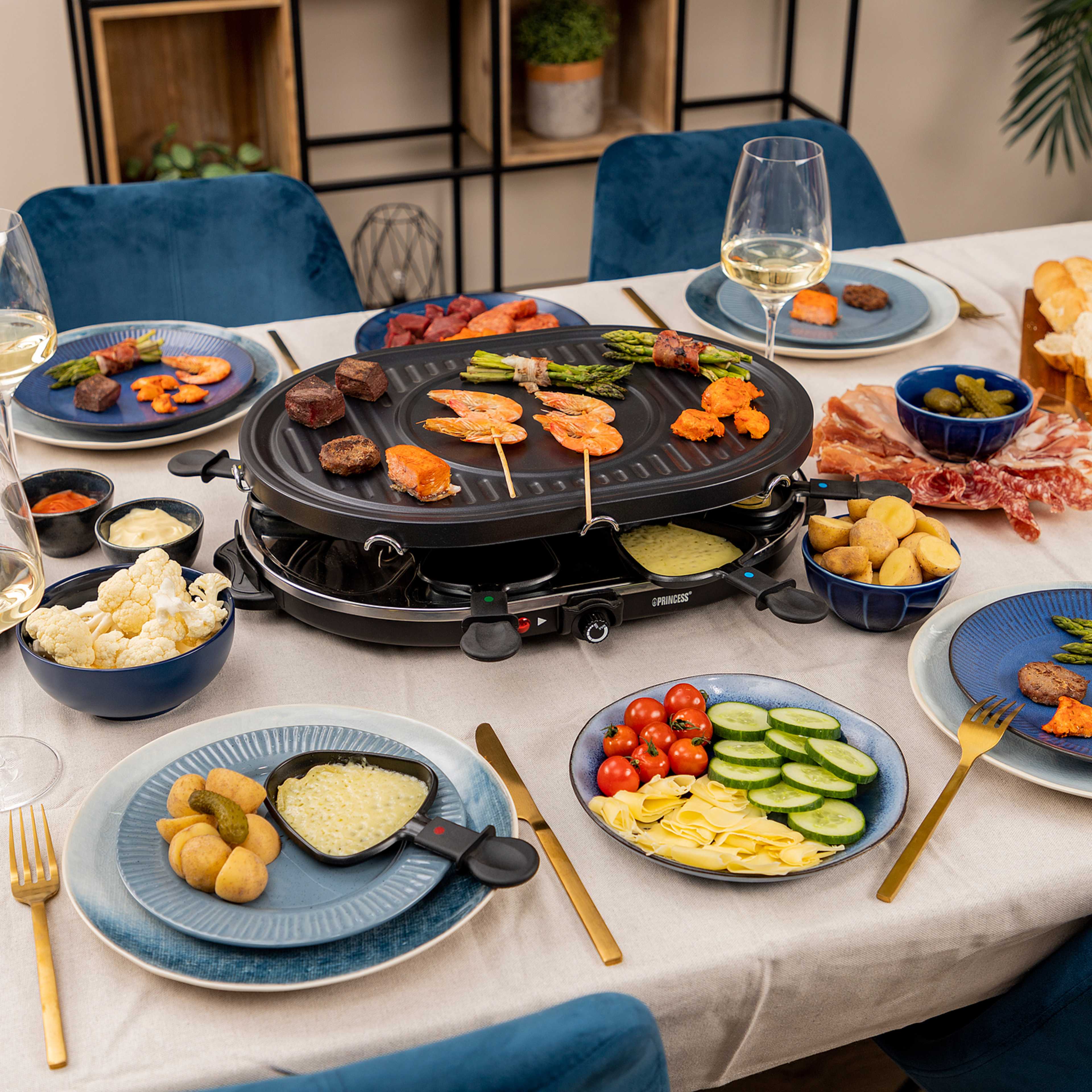 Raclette 8 Oval Grill Party 43x30cm, från Princess, i färgen svart. Klicka för att öppna bilden i stort format