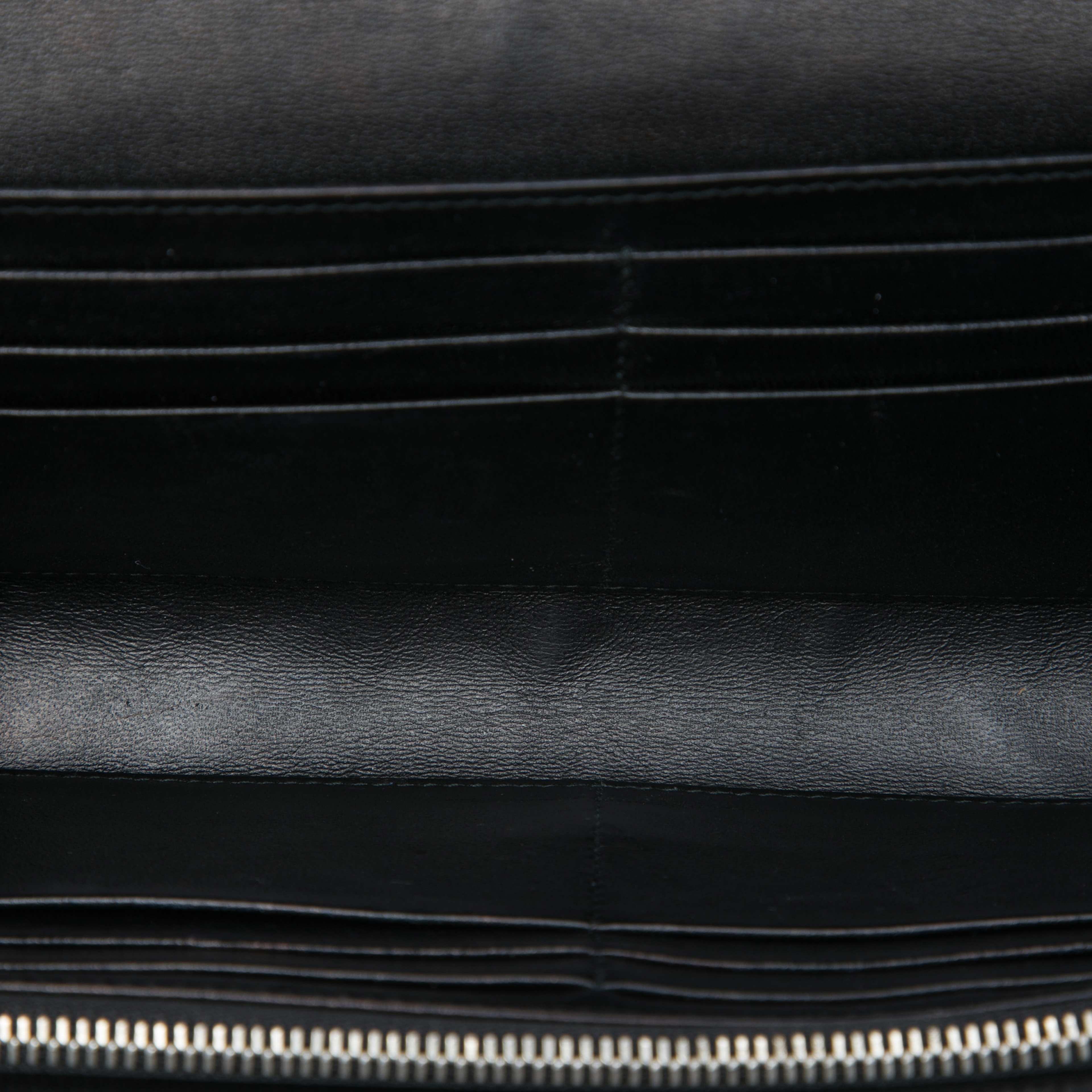Dior Grained Calfskin Diorama Croisiere Wallet On Chain, från Luxclusif, i färgen svart. Klicka för att öppna bilden i stort format