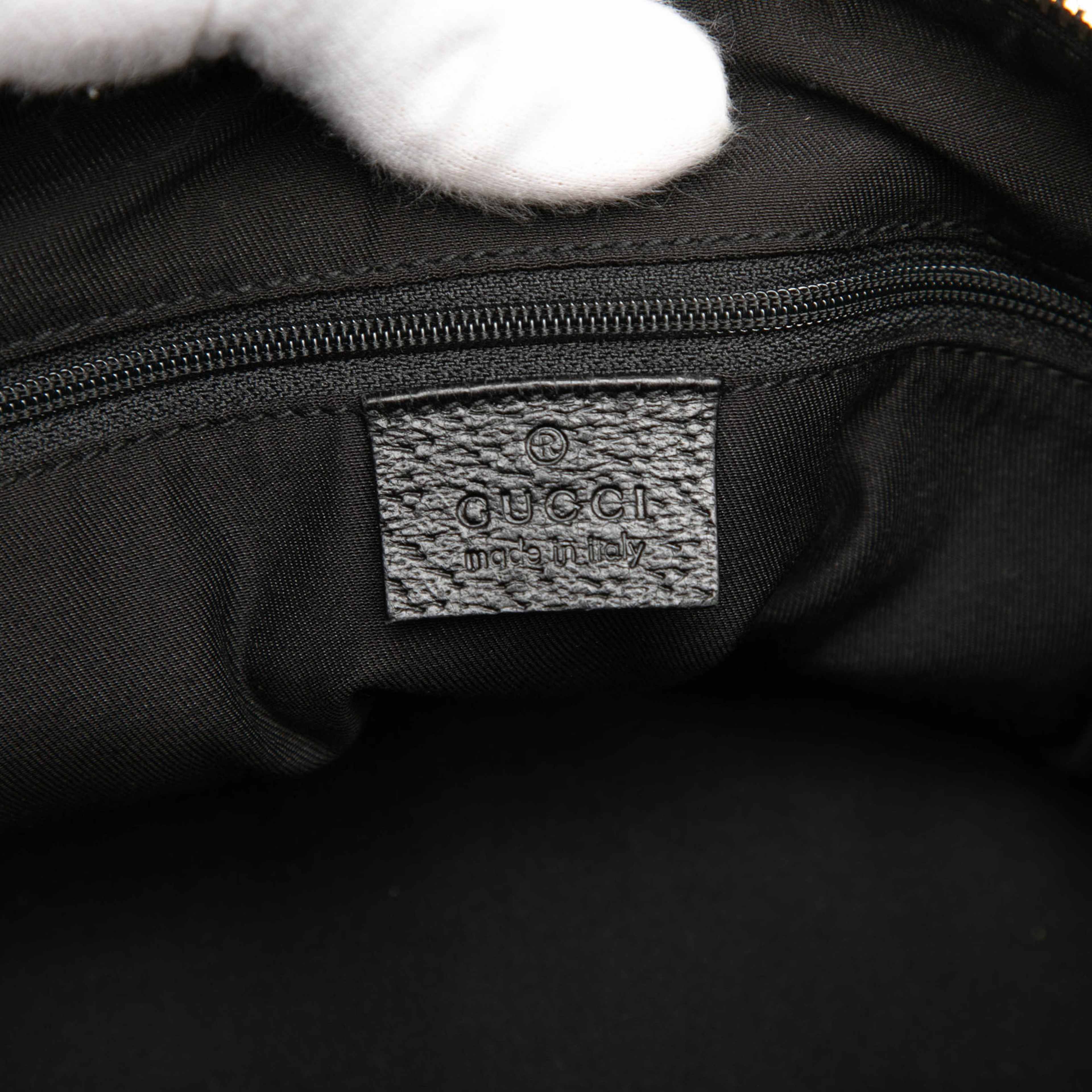 Gucci Gg Canvas Pop Handbag, från Luxclusif, i färgen black. Klicka för att öppna bilden i stort format
