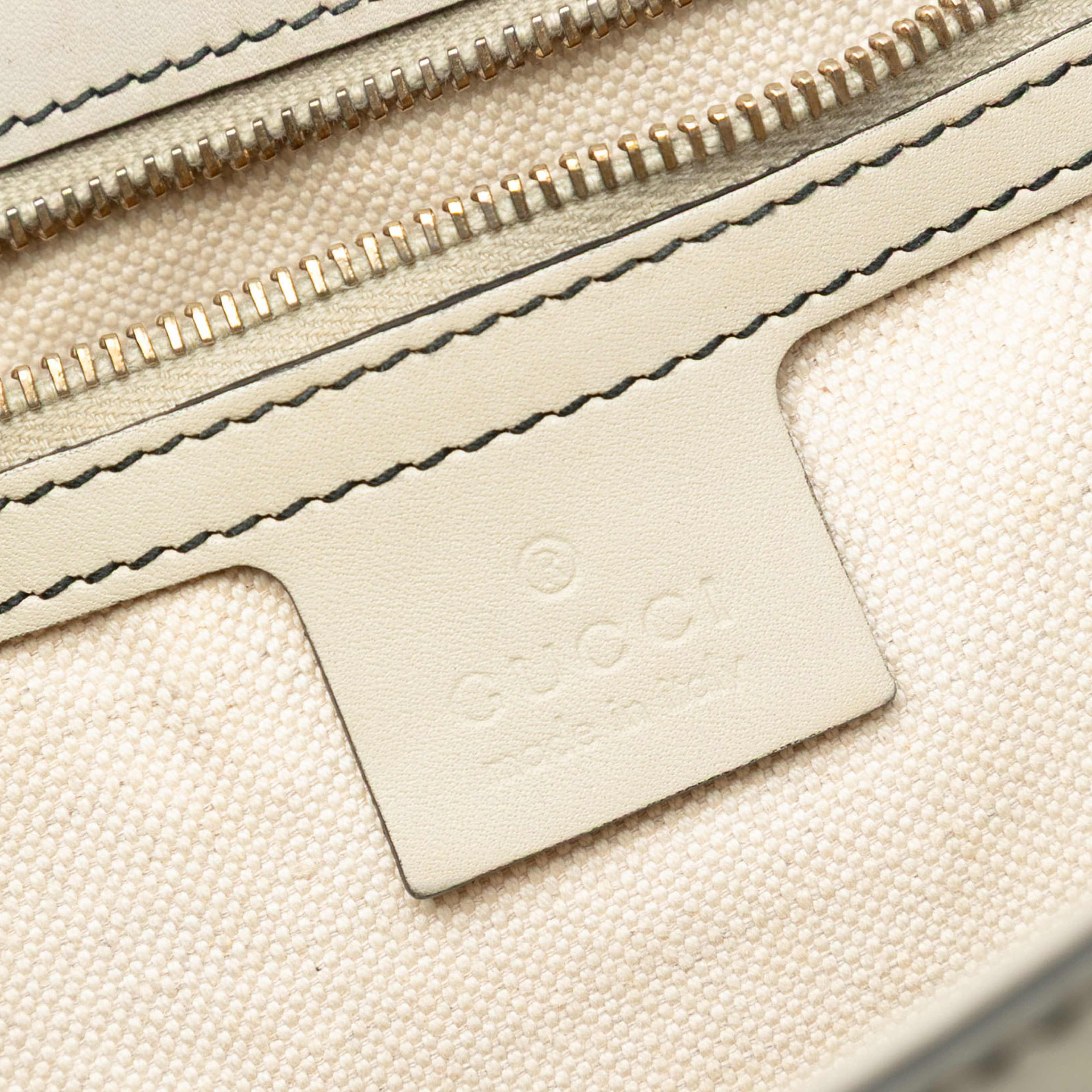 Gucci Large Gg Canvas Emily Shoulder Bag, från Luxclusif, i färgen beige. Klicka för att öppna bilden i stort format