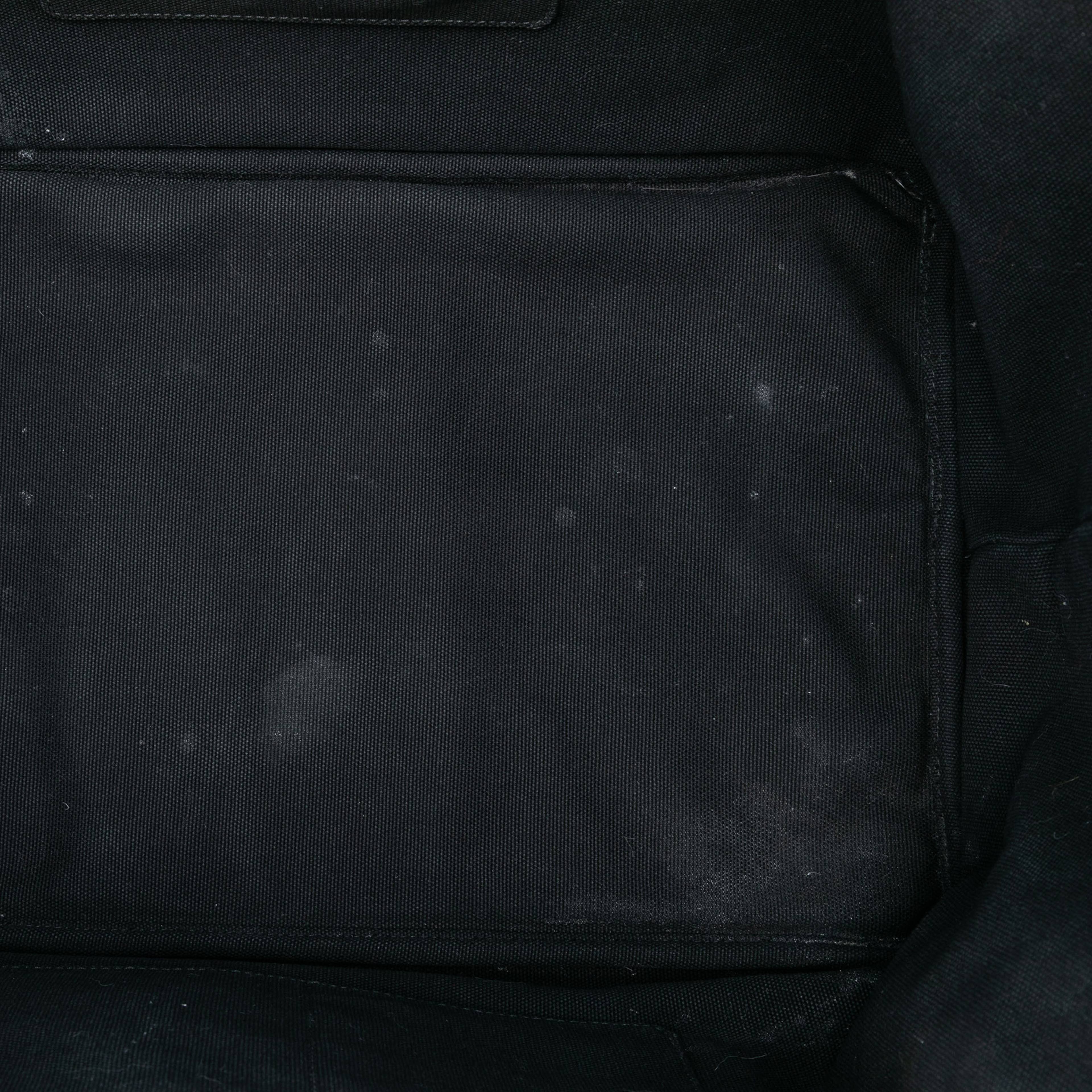 Prada Large Canvas Canapa Bijoux Satchel, från Luxclusif, i färgen black. Klicka för att öppna bilden i stort format