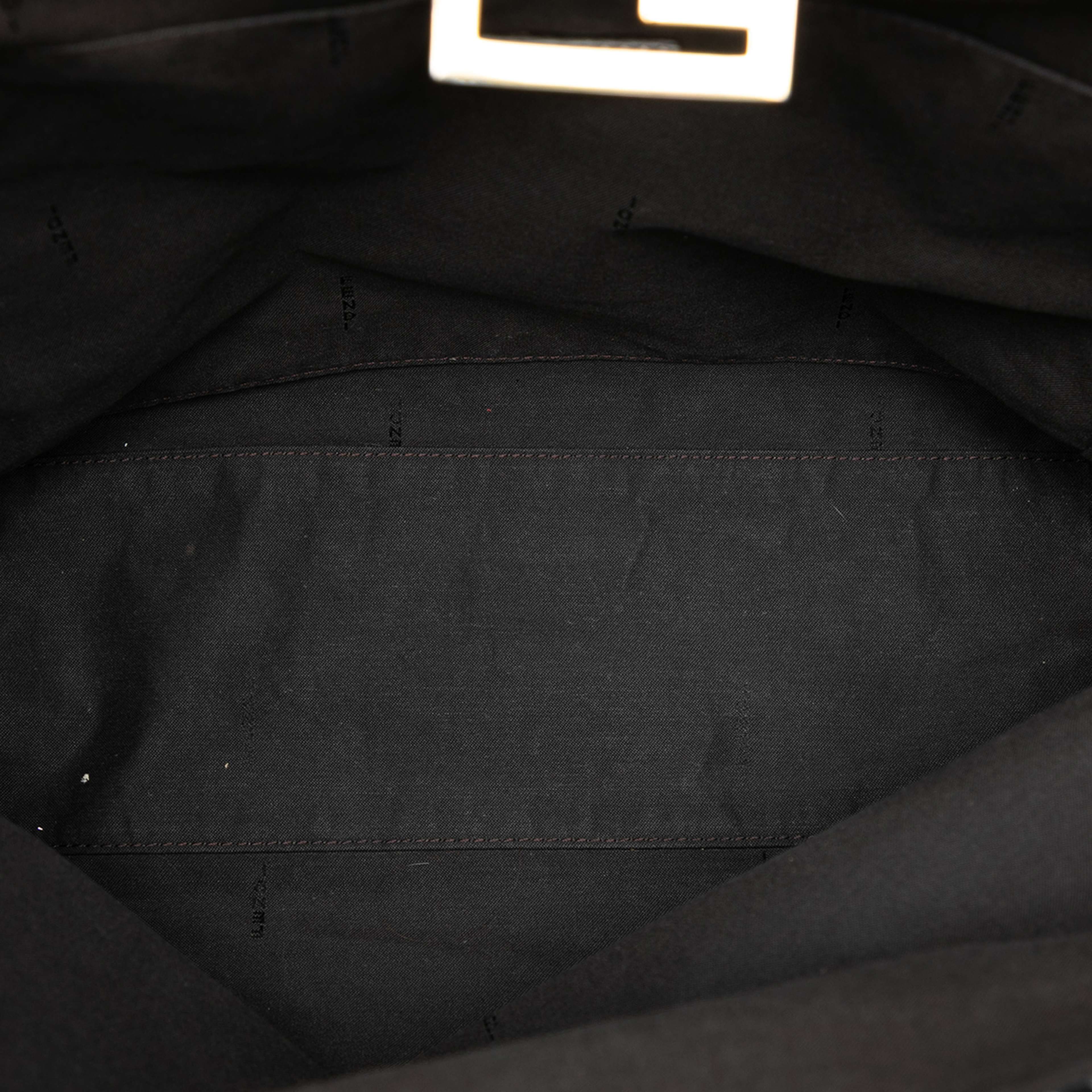 Fendi Zucchino Canvas Tote, från Luxclusif, i färgen black. Klicka för att öppna bilden i stort format