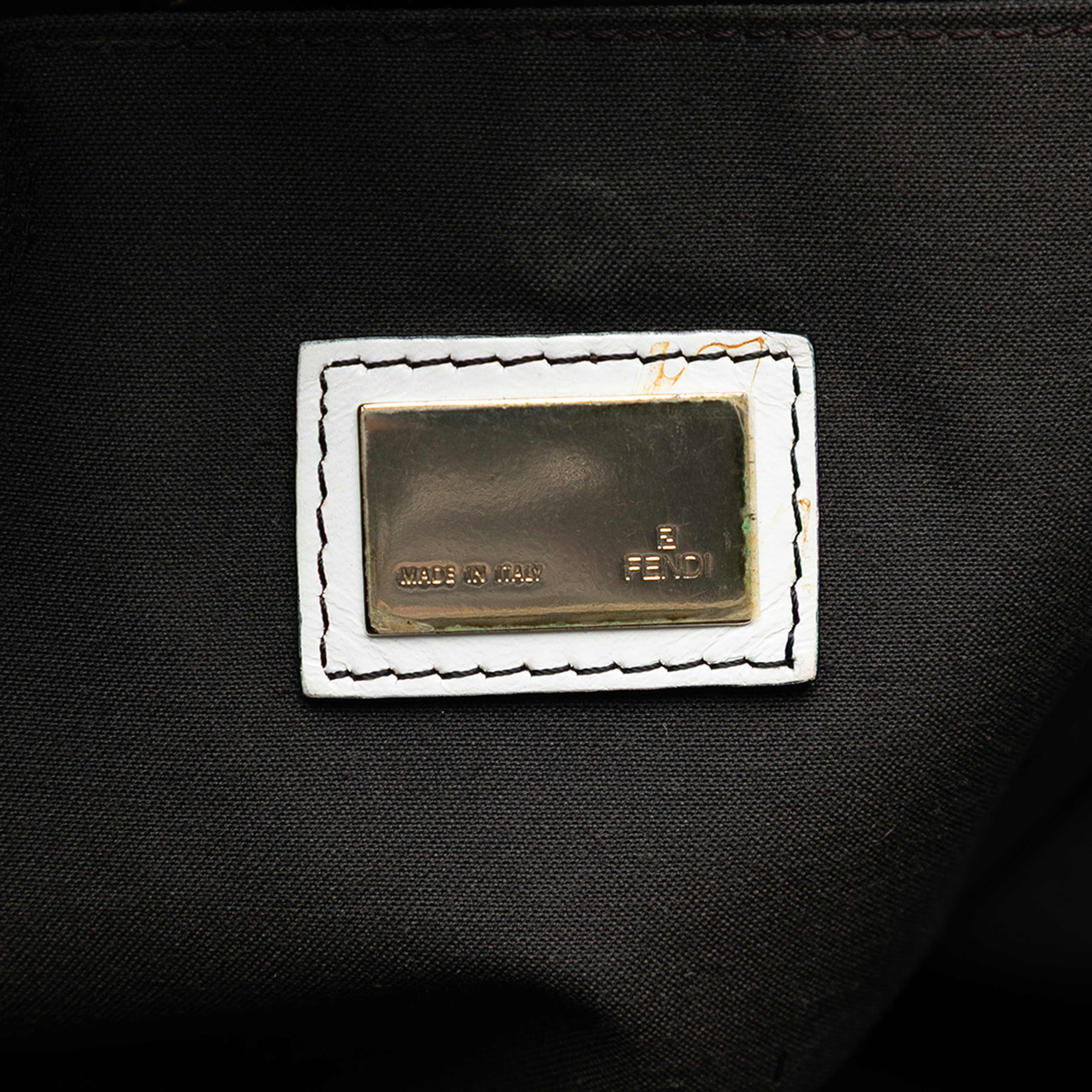 Fendi Zucchino Canvas Tote, från Luxclusif, i färgen black. Klicka för att öppna bilden i stort format