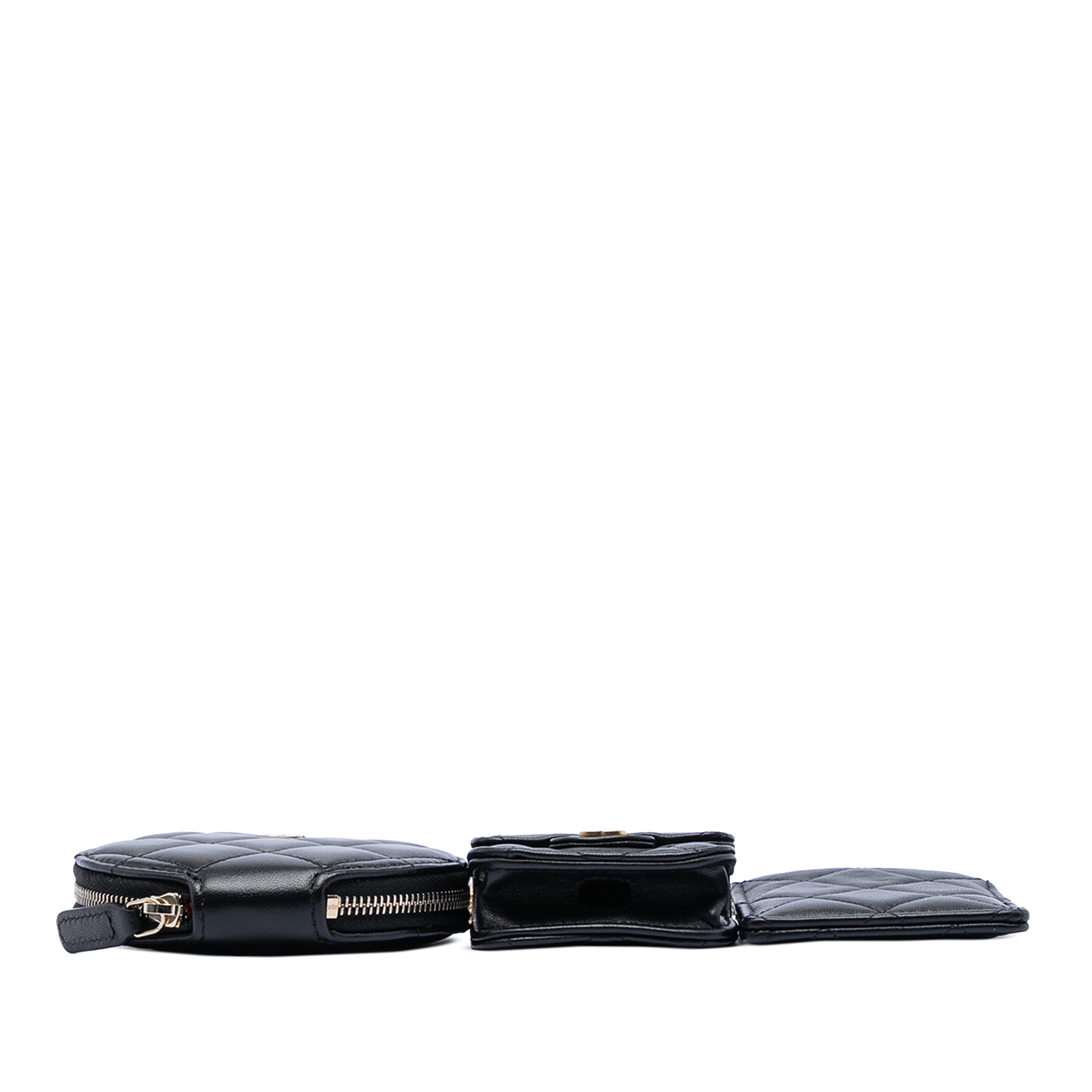 Chanel Quilted Lambskin Pearl Crown Cc Wristlet Multi Pouches, från Luxclusif, i färgen black. Klicka för att öppna bilden i stort format