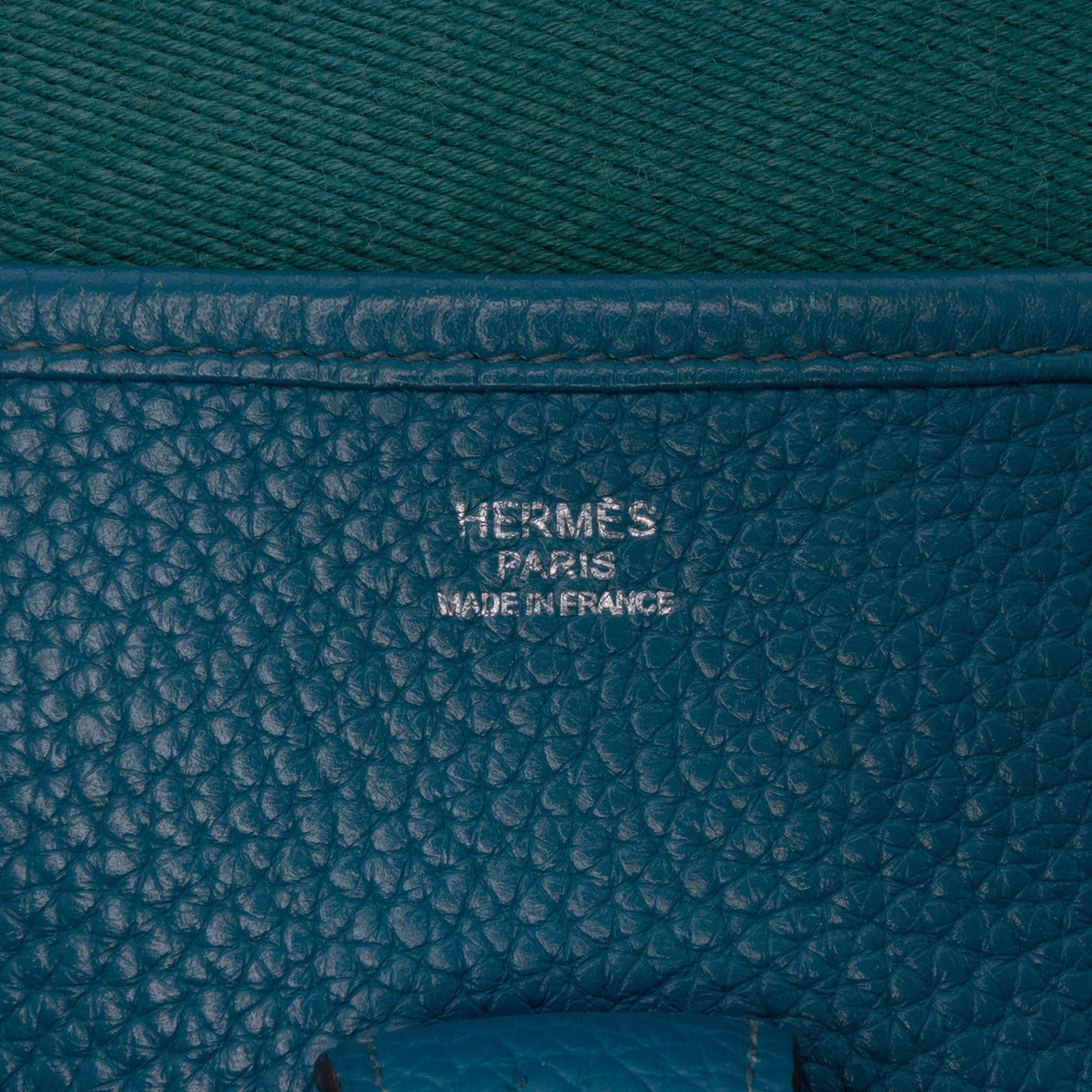 Hermès Clemence Evelyne Iii 33, från Luxclusif, i färgen blue. Klicka för att öppna bilden i stort format