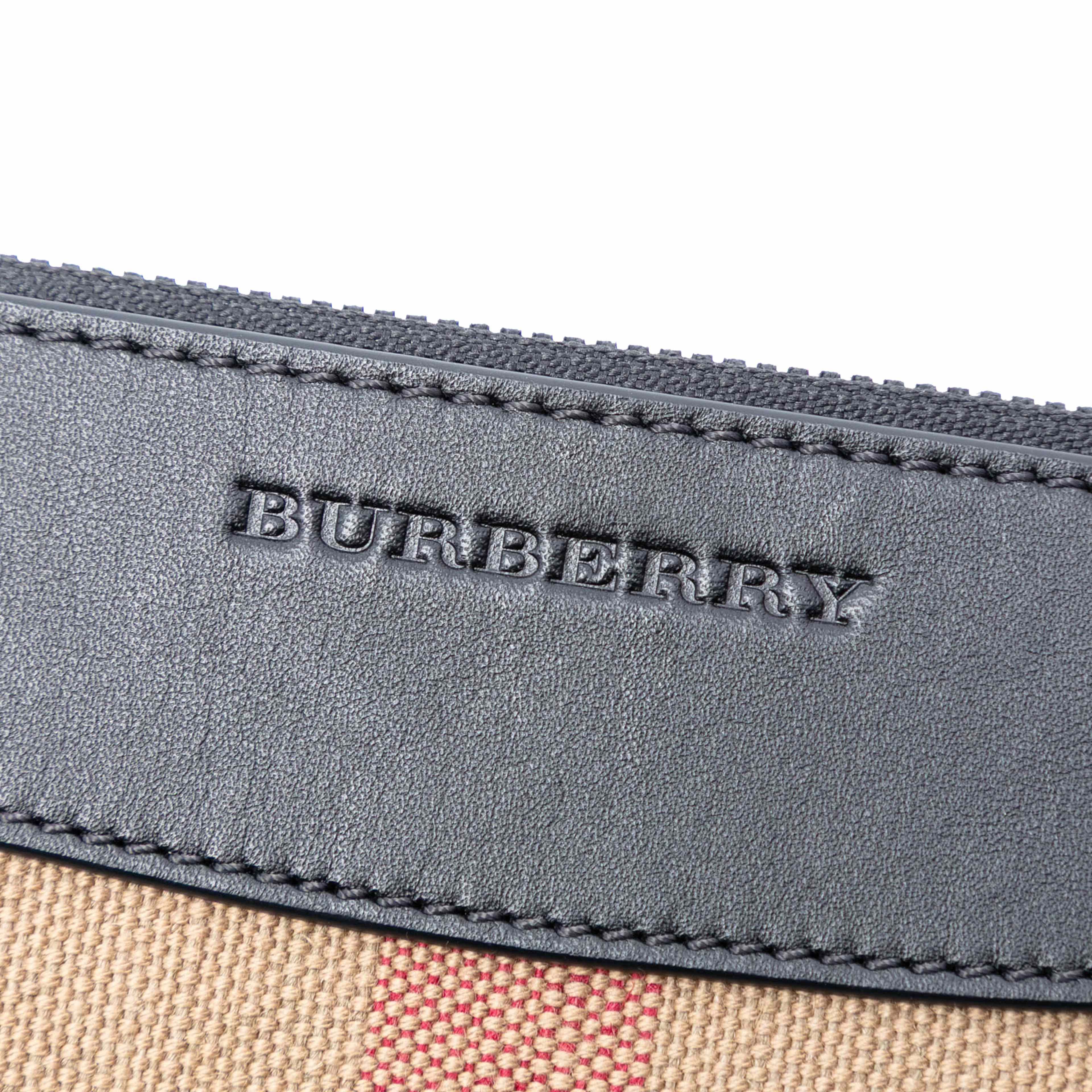 Burberry Mega Check Canvas Peyton Crossbody, från Luxclusif, i färgen light brown. Klicka för att öppna bilden i stort format