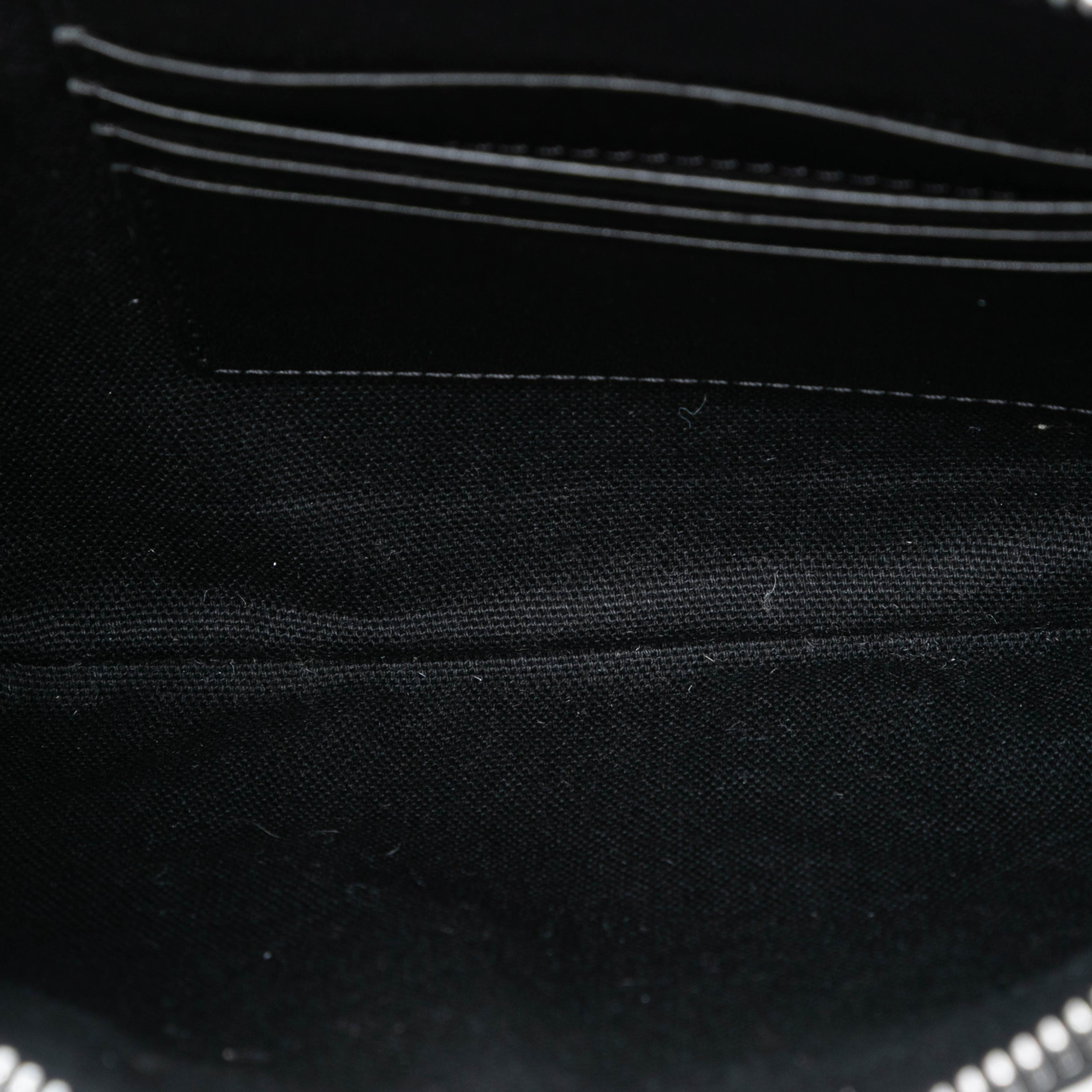 Burberry Mega Check Canvas Peyton Crossbody, från Luxclusif, i färgen light brown. Klicka för att öppna bilden i stort format