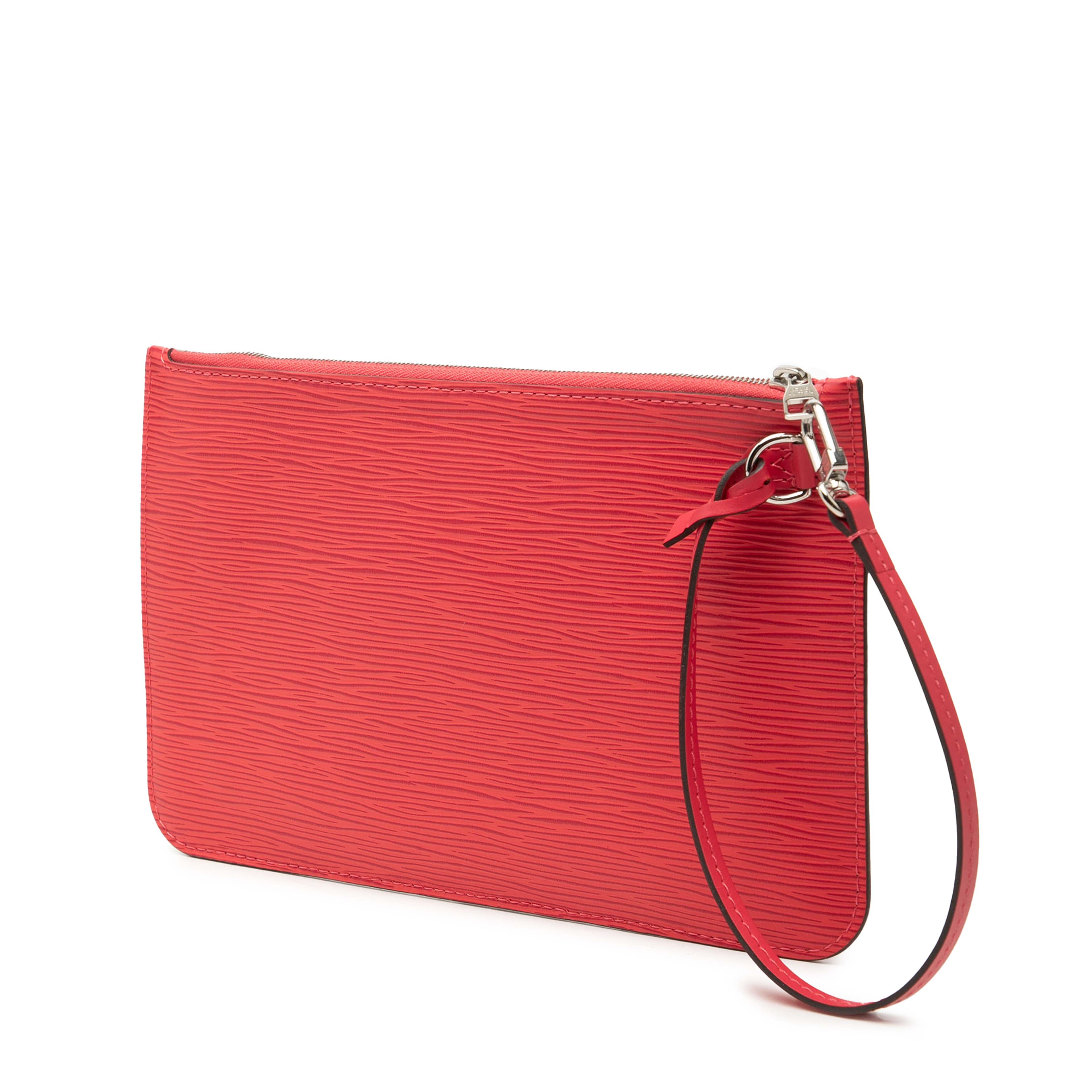 Louis Vuitton Epi Neverfull Pouch, från Luxclusif, i färgen röd. Klicka för att öppna bilden i stort format