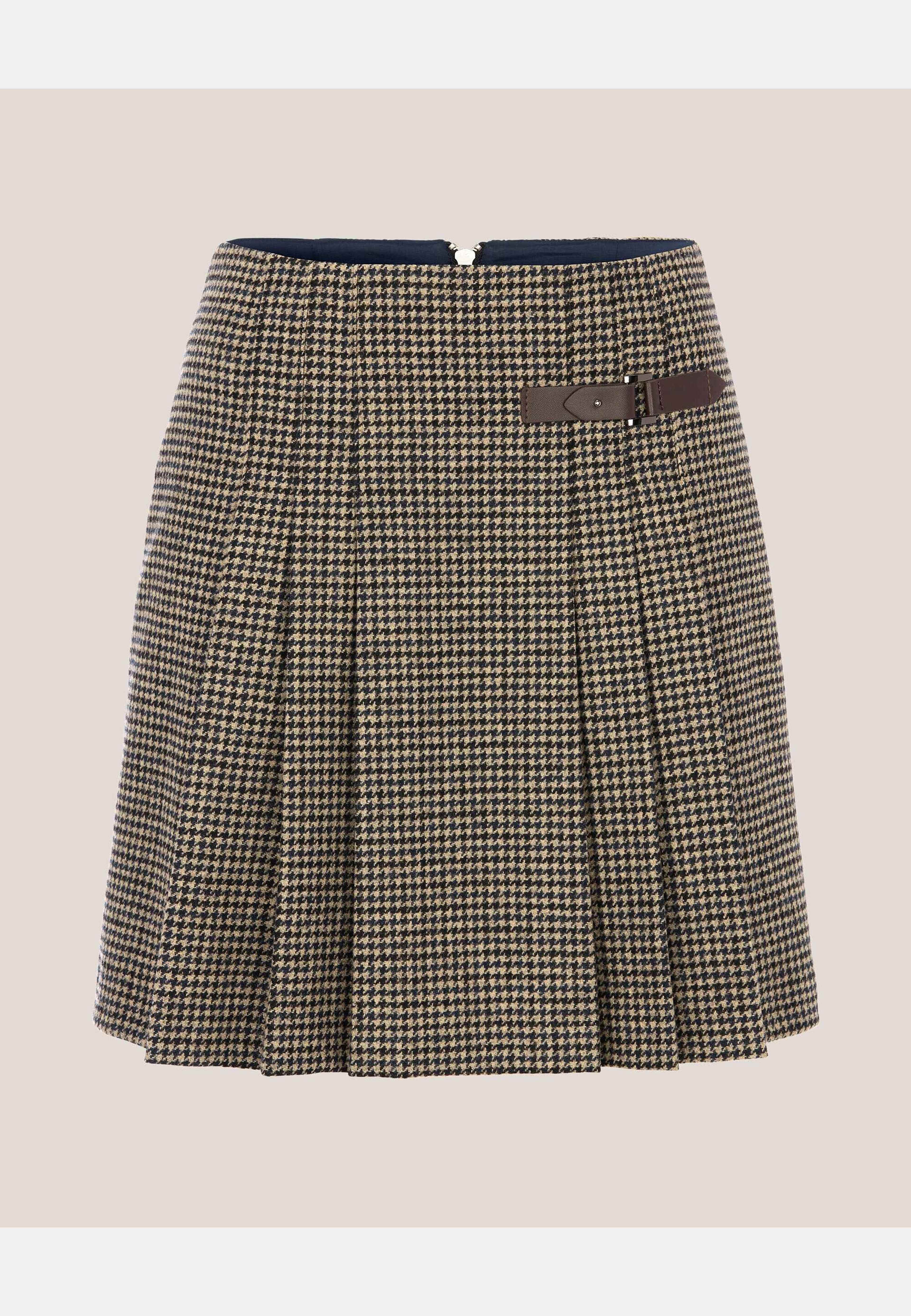 Cordelia Skirt, från Newhouse, i färgen marinblå. Klicka för att öppna bilden i stort format