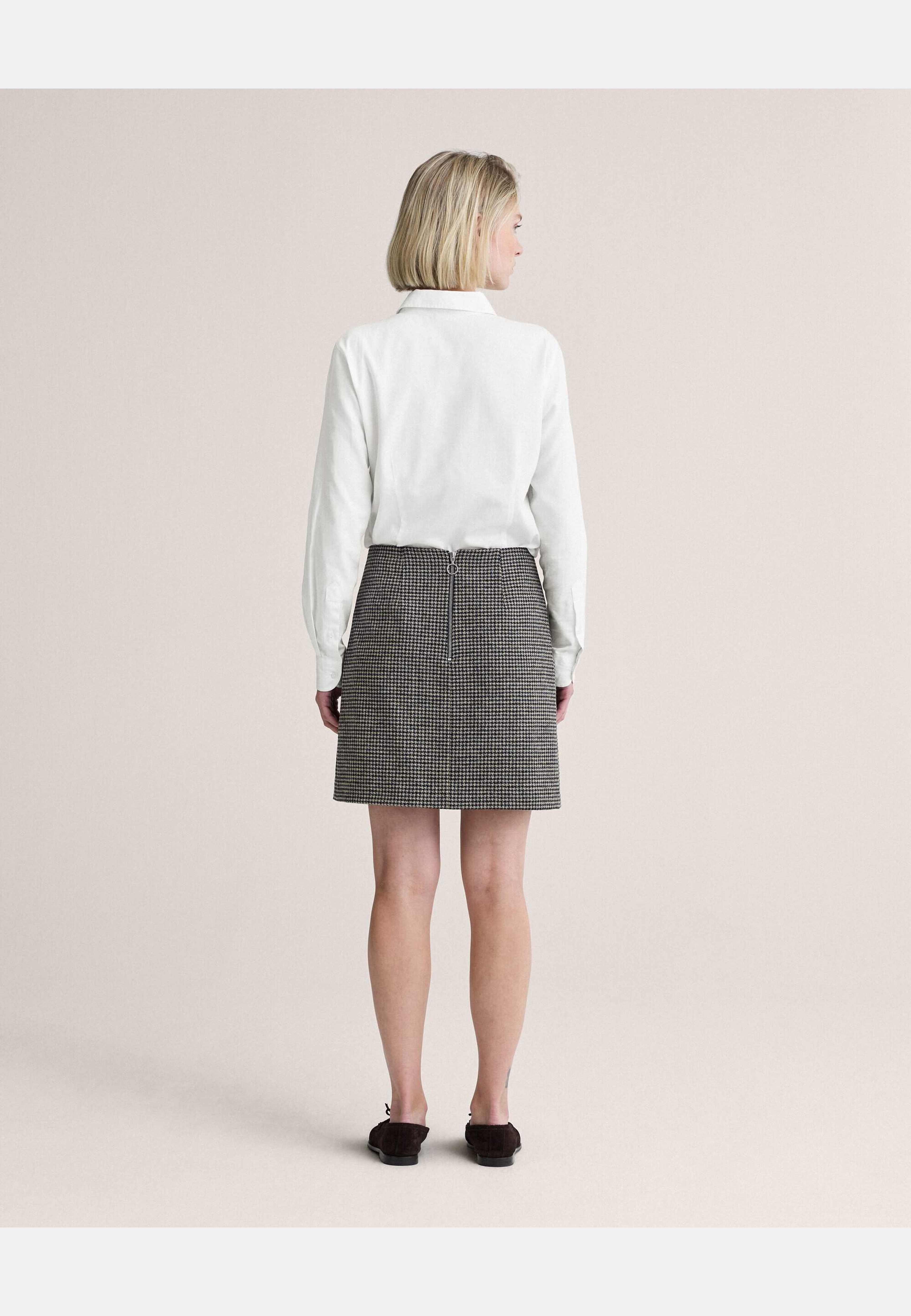 Cordelia Skirt, från Newhouse, i färgen marinblå. Klicka för att öppna bilden i stort format