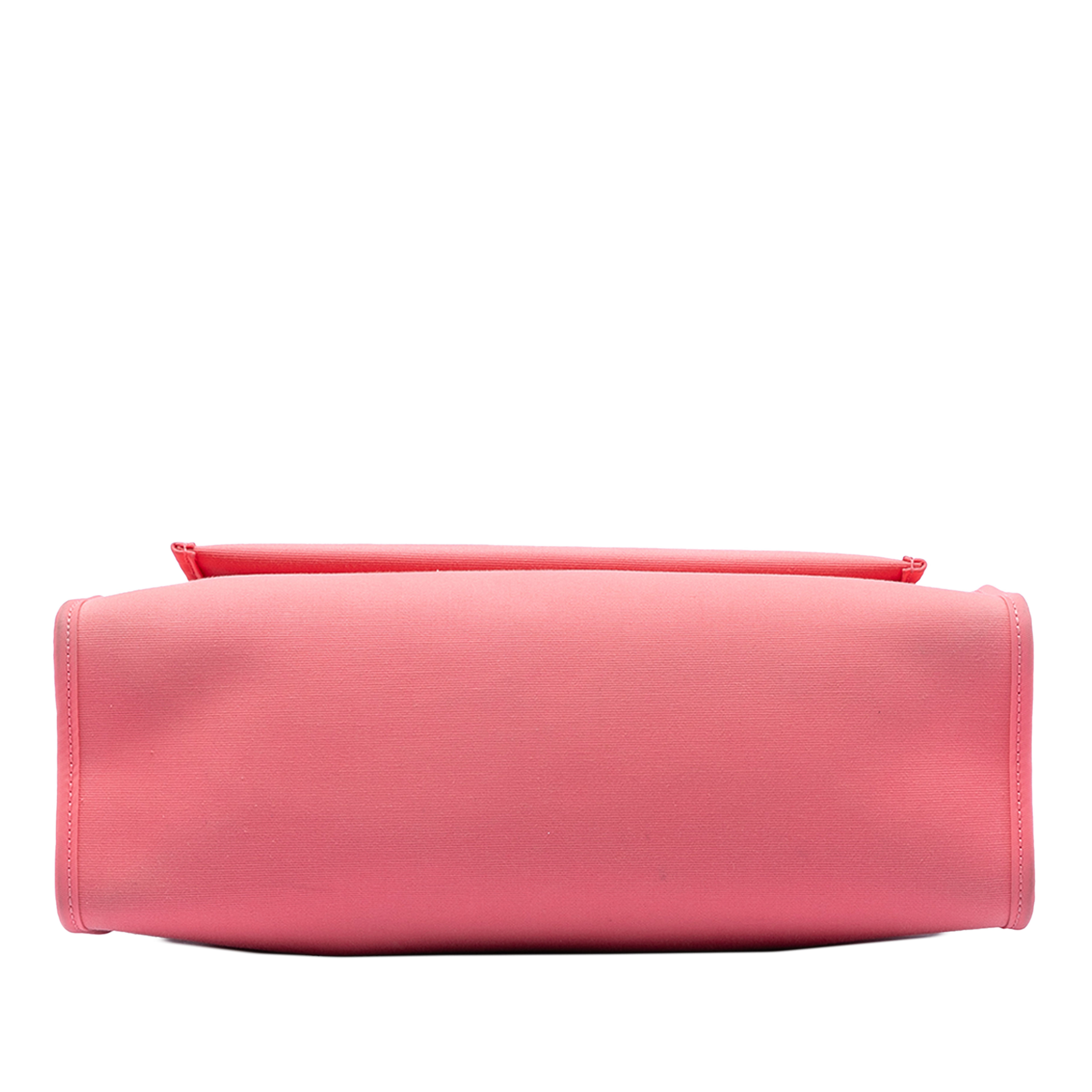 Hermès Toile Herbag Zip 31, från Luxclusif, i färgen blush. Klicka för att öppna bilden i stort format