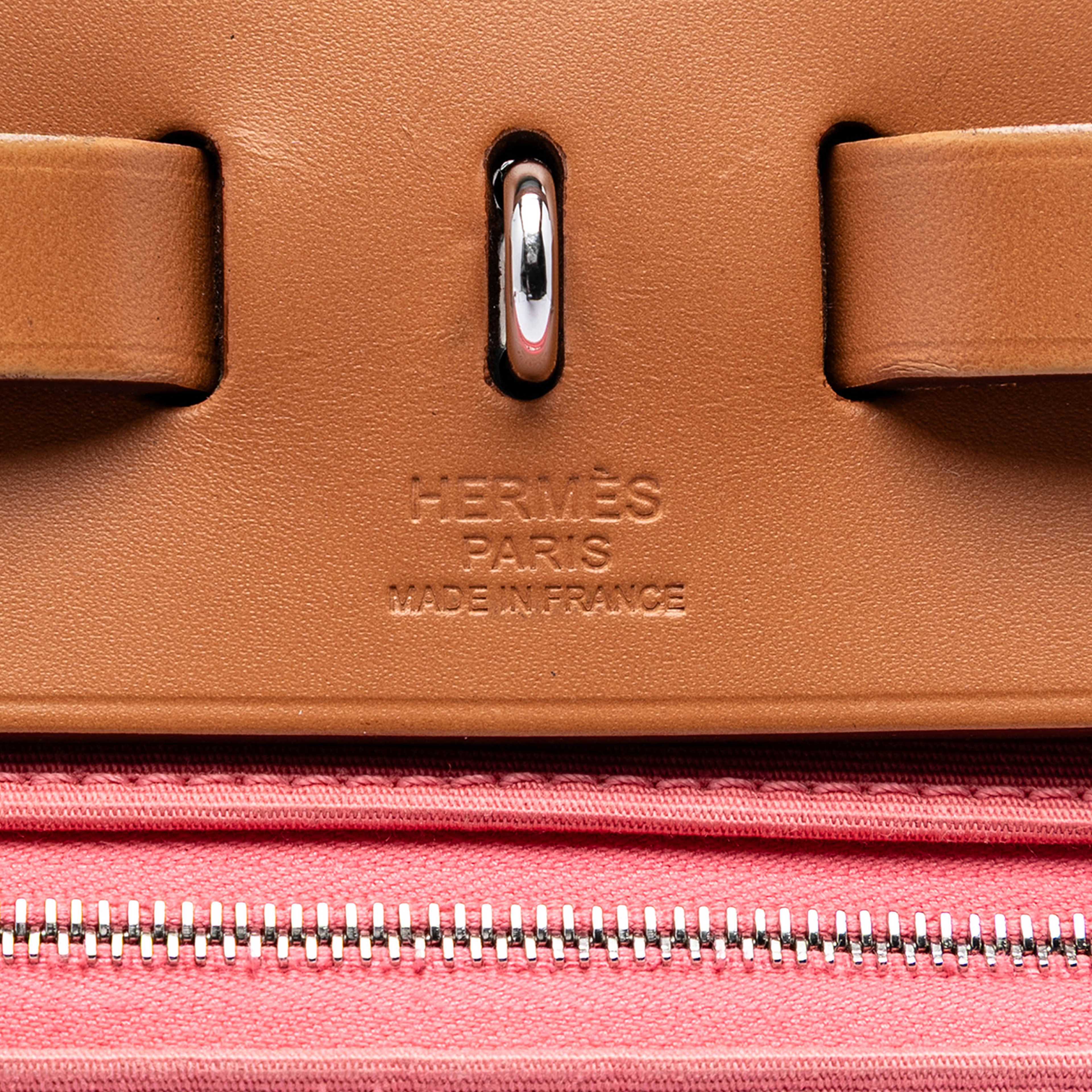 Hermès Toile Herbag Zip 31, från Luxclusif, i färgen blush. Klicka för att öppna bilden i stort format