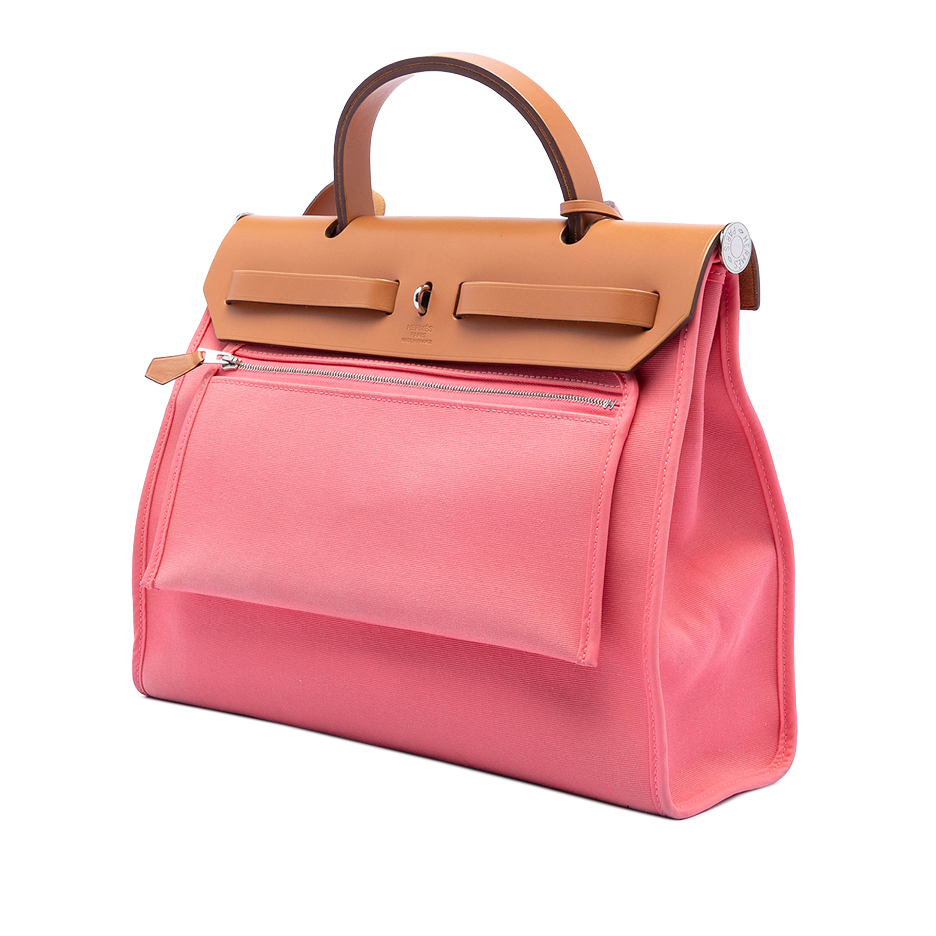 Hermès Toile Herbag Zip 31, från Luxclusif, i färgen blush. Klicka för att öppna bilden i stort format