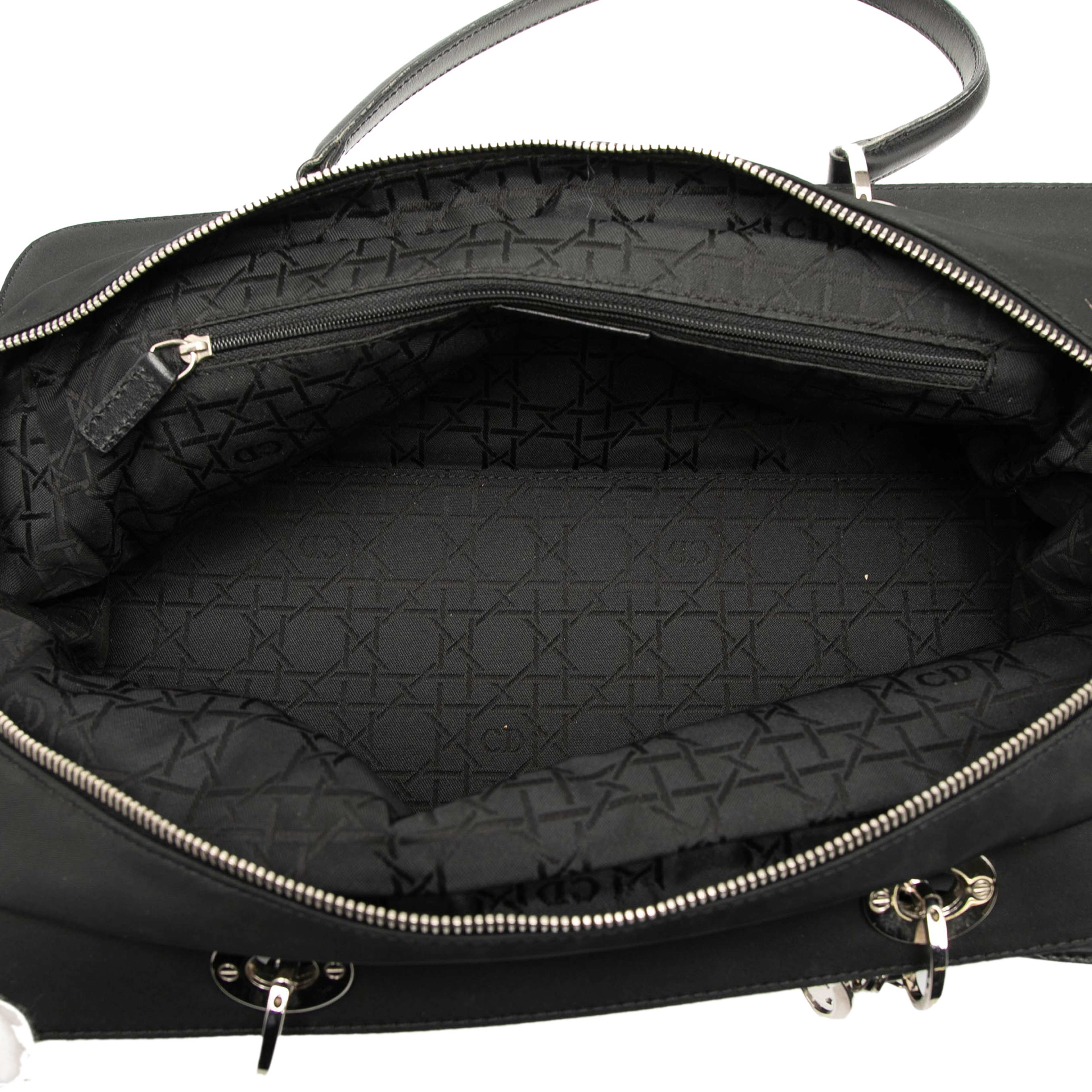 Dior Nylon Cannage Lady Dior East West, från Luxclusif, i färgen black. Klicka för att öppna bilden i stort format