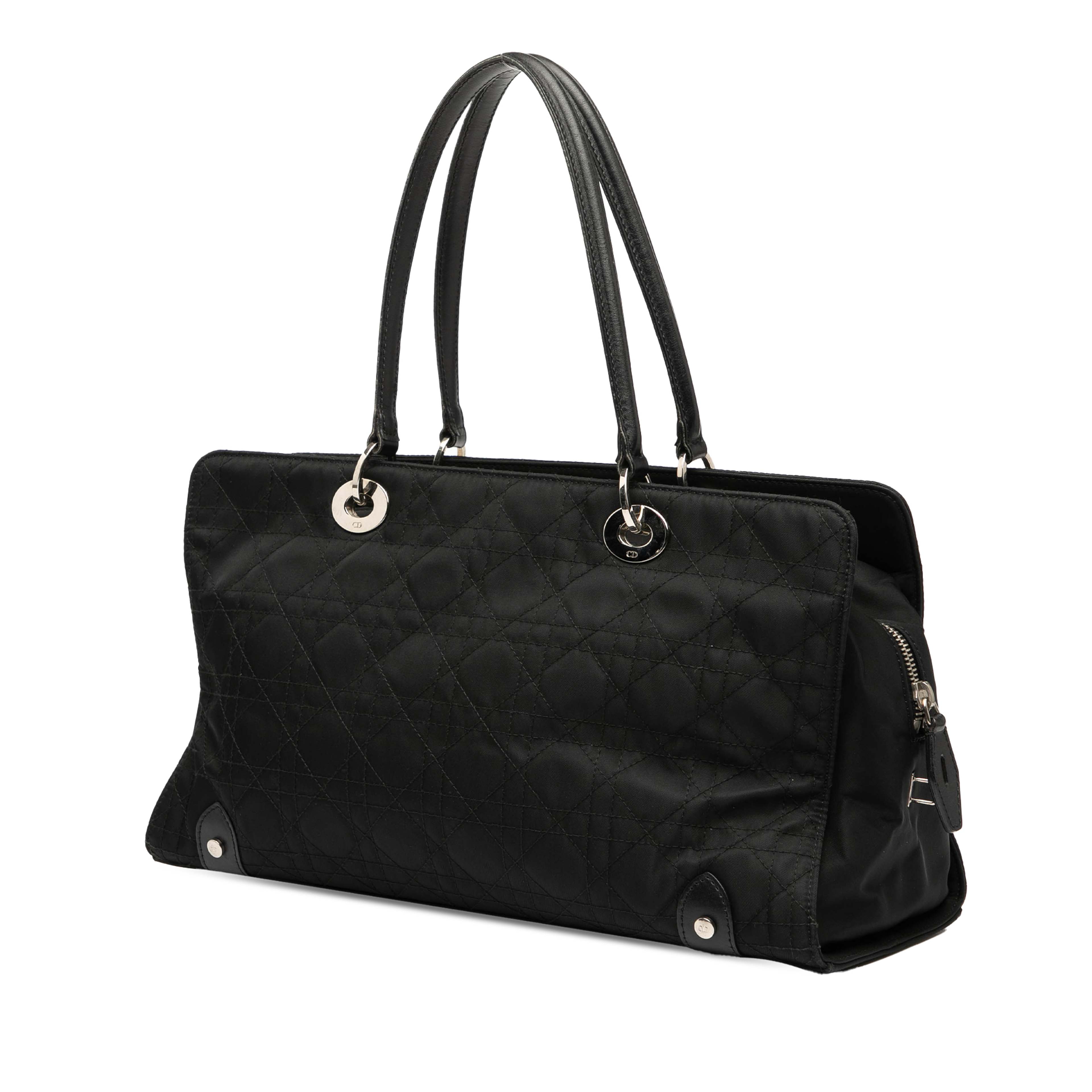 Dior Nylon Cannage Lady Dior East West, från Luxclusif, i färgen black. Klicka för att öppna bilden i stort format