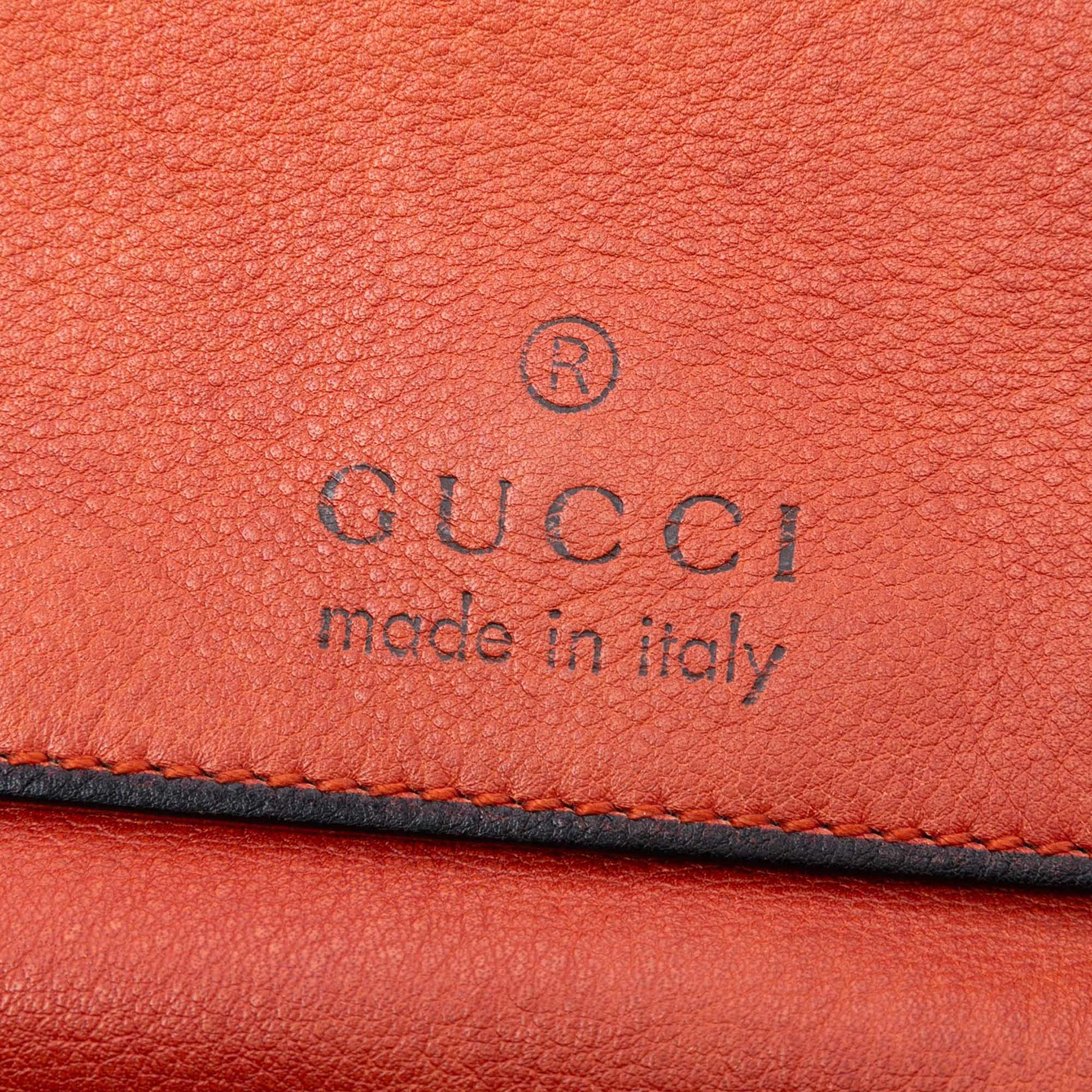 Gucci Leather Harness Shoulder Bag, från Luxclusif, i färgen orange. Klicka för att öppna bilden i stort format