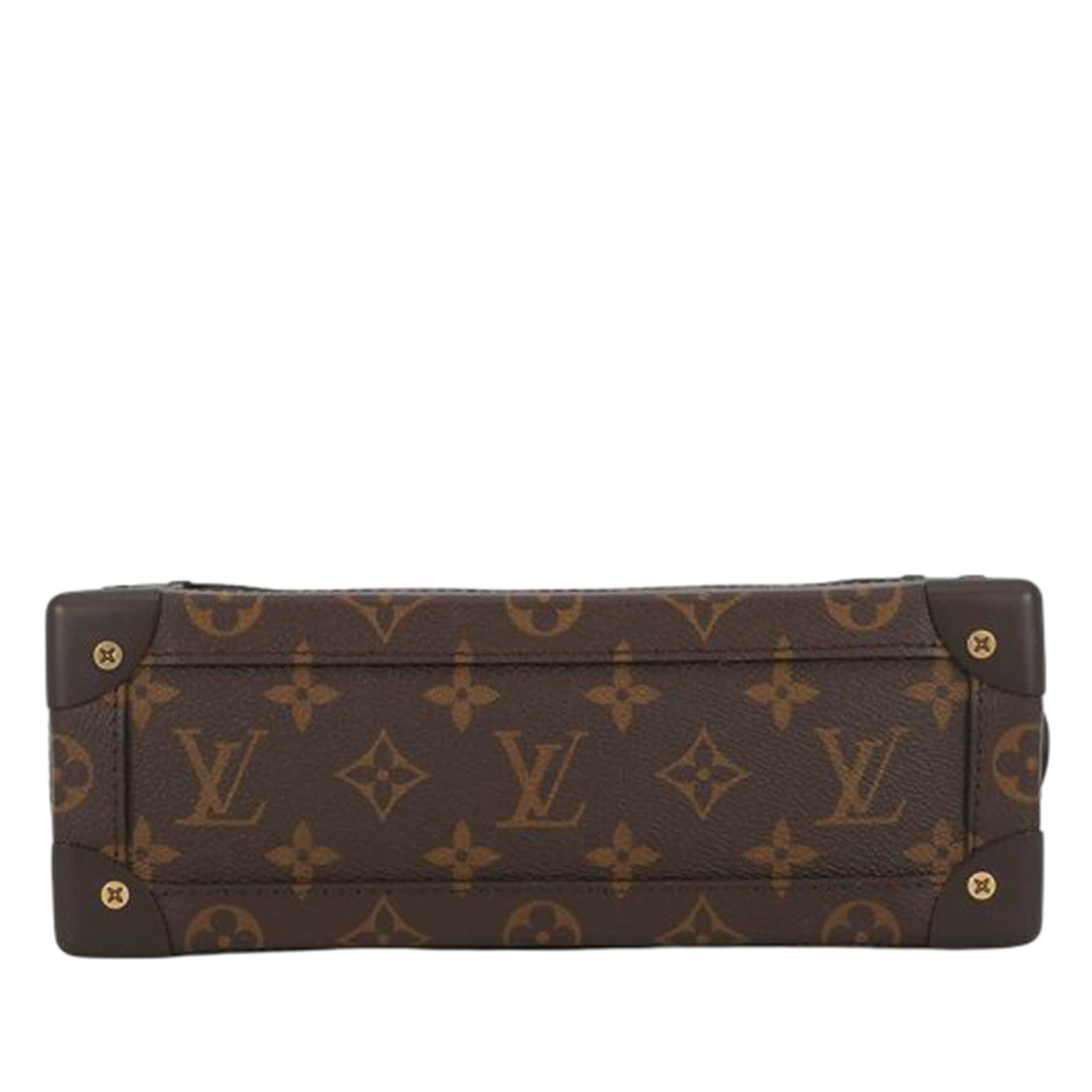 Louis Vuitton Monogram Chess Soft Trunk, från Luxclusif, i färgen brun. Klicka för att öppna bilden i stort format
