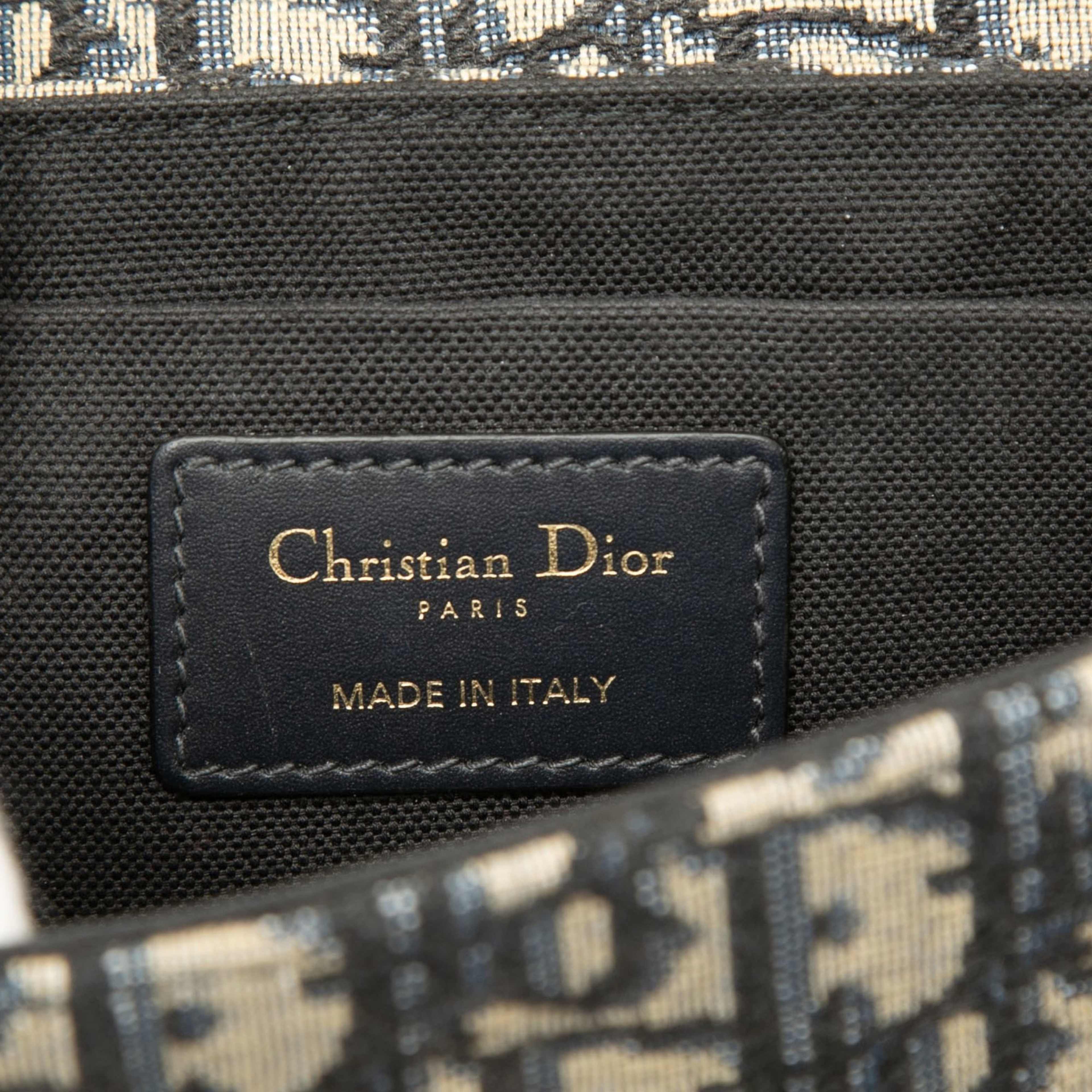 Dior Oblique Canvas 30 Montaigne Box Bag, från Luxclusif, i färgen blå. Klicka för att öppna bilden i stort format