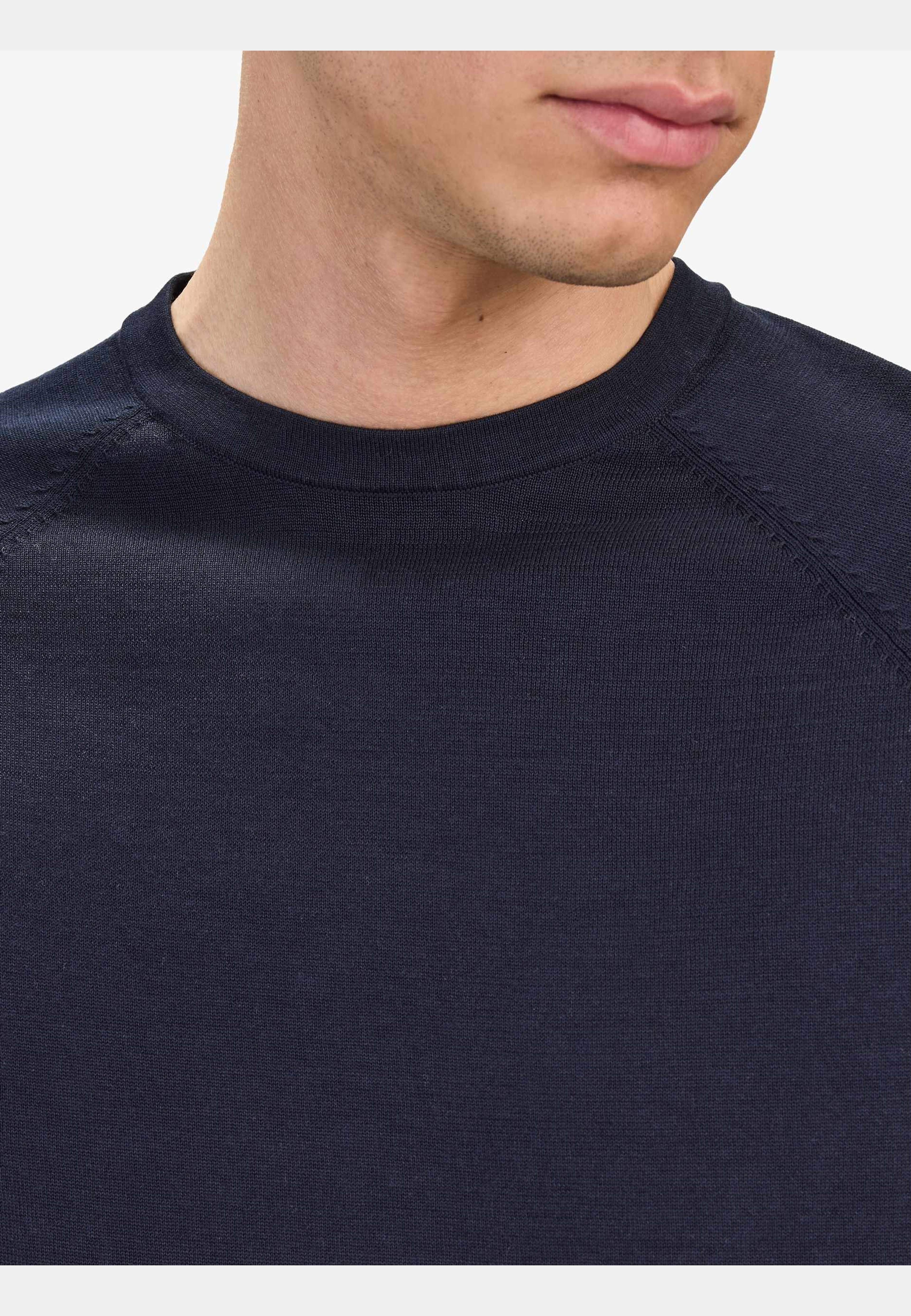 Cotton Silk Raglan Tee (ragnar), från John Henric, i färgen navy blue. Klicka för att öppna bilden i stort format