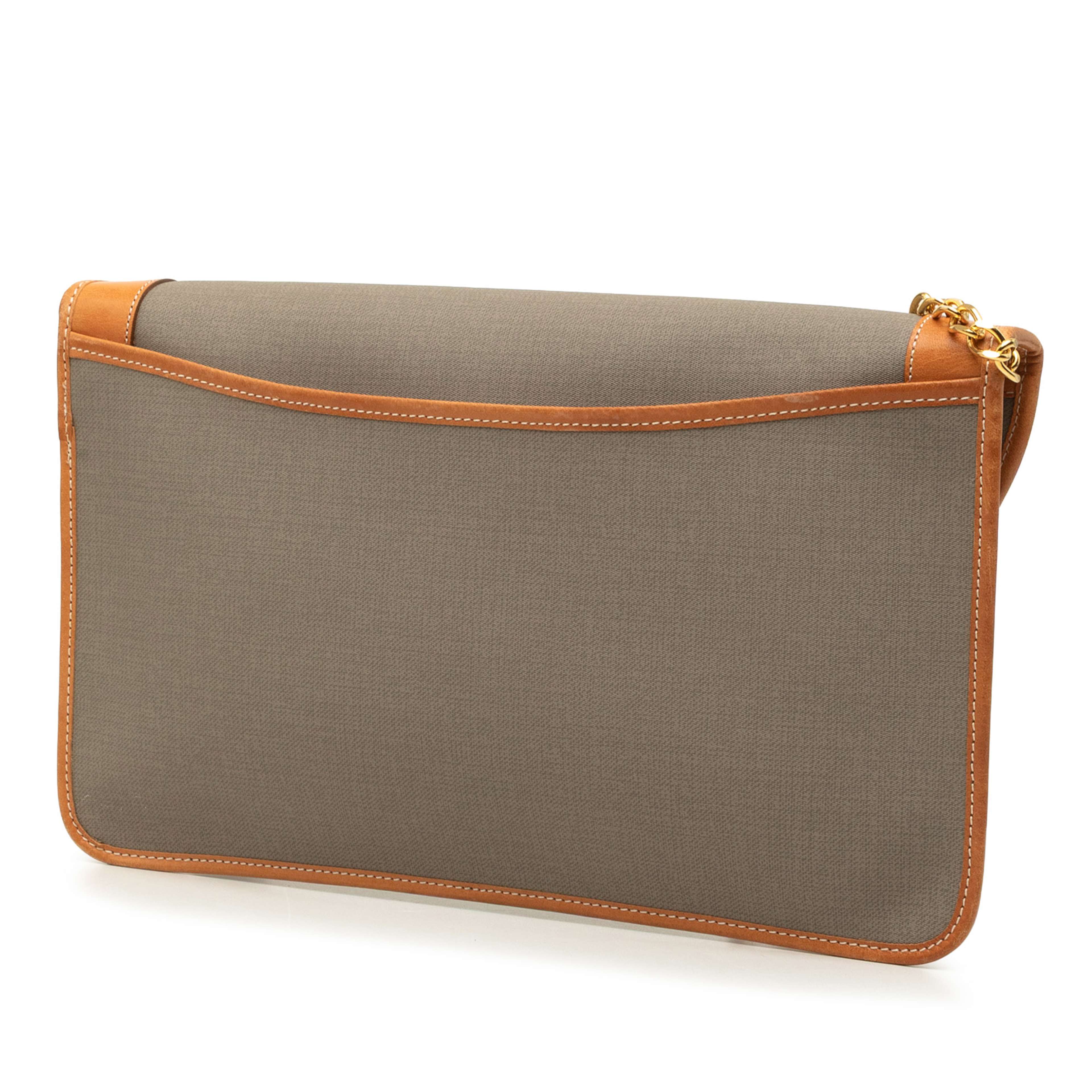 Dior Canvas Chain Shoulder Bag, från Luxclusif, i färgen brun. Klicka för att öppna bilden i stort format