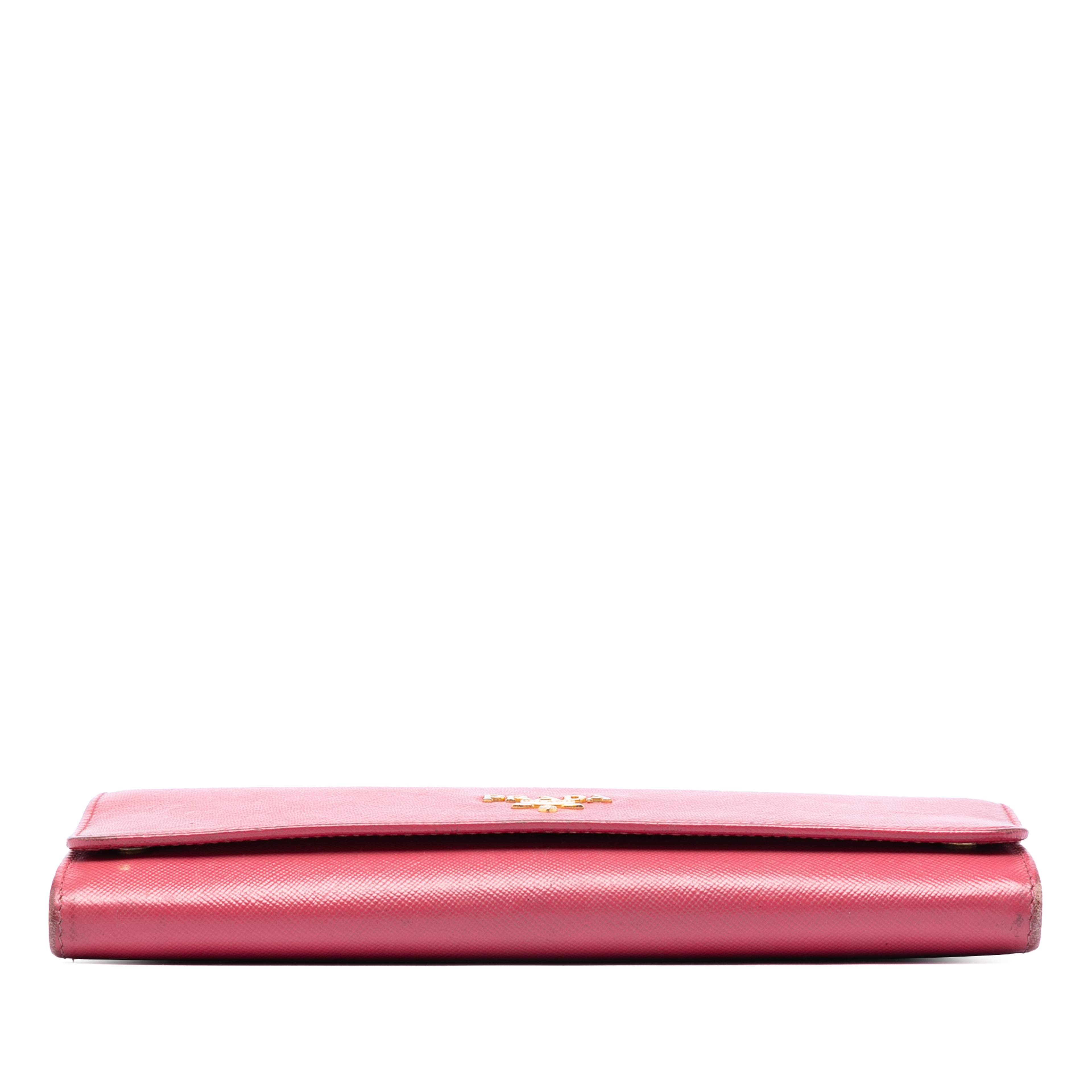 Prada Saffiano Wallet On Chain, från Luxclusif, i färgen rosa. Klicka för att öppna bilden i stort format