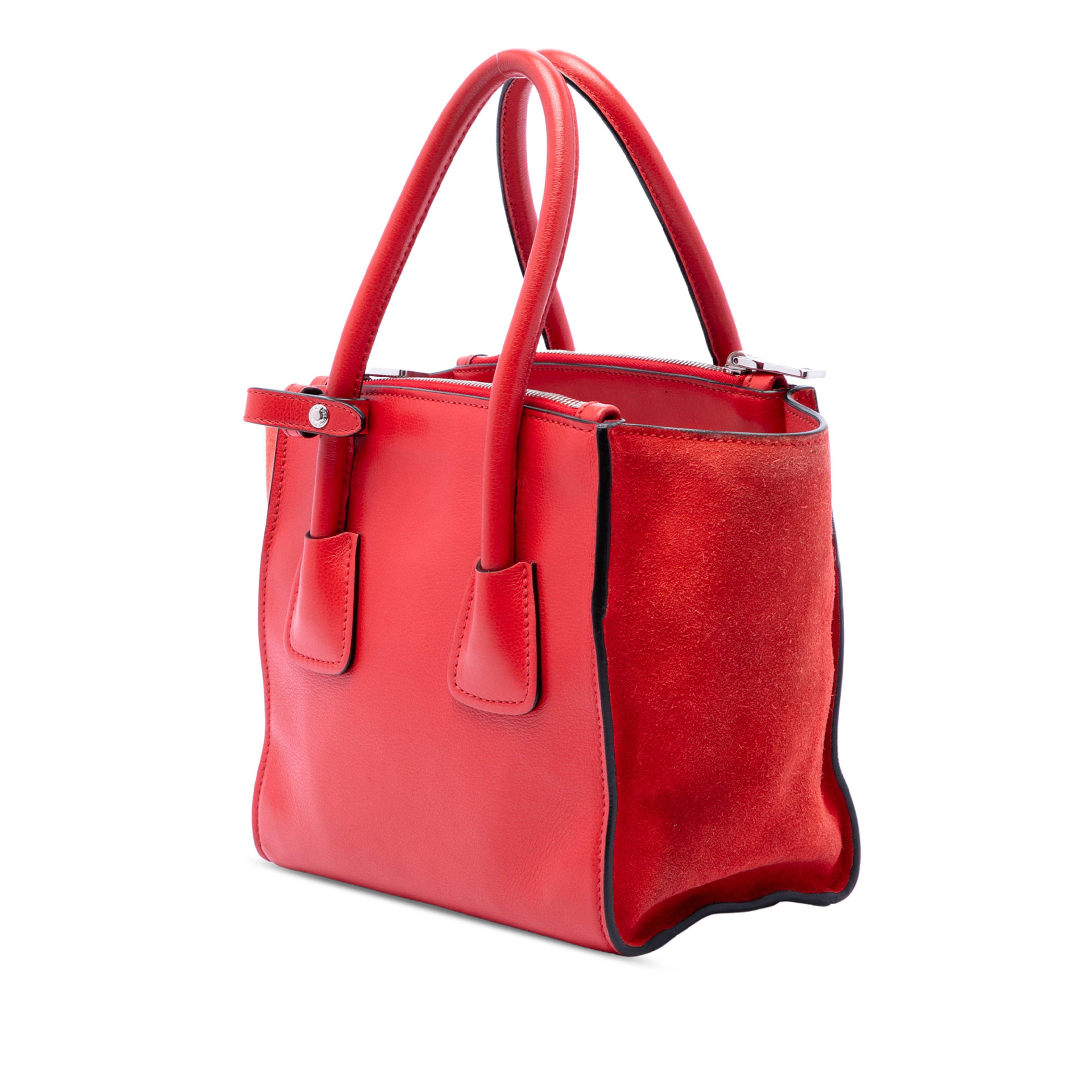 Prada Small Glace Calf Twin Pocket Satchel, från Luxclusif, i färgen röd. Klicka för att öppna bilden i stort format