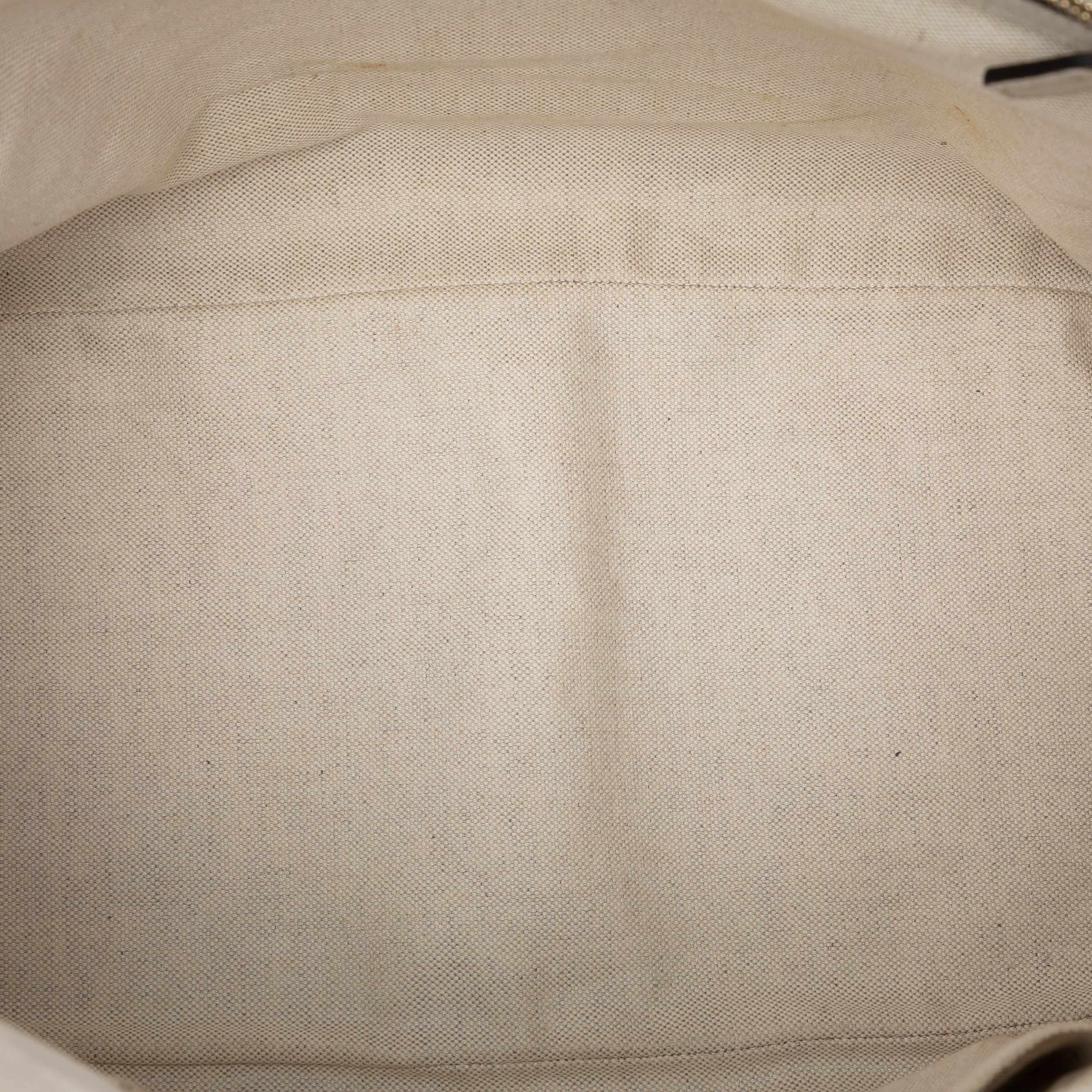 Gucci Large Microguccissima Nice Dome Top Handle Bag, från Luxclusif, i färgen white. Klicka för att öppna bilden i stort format