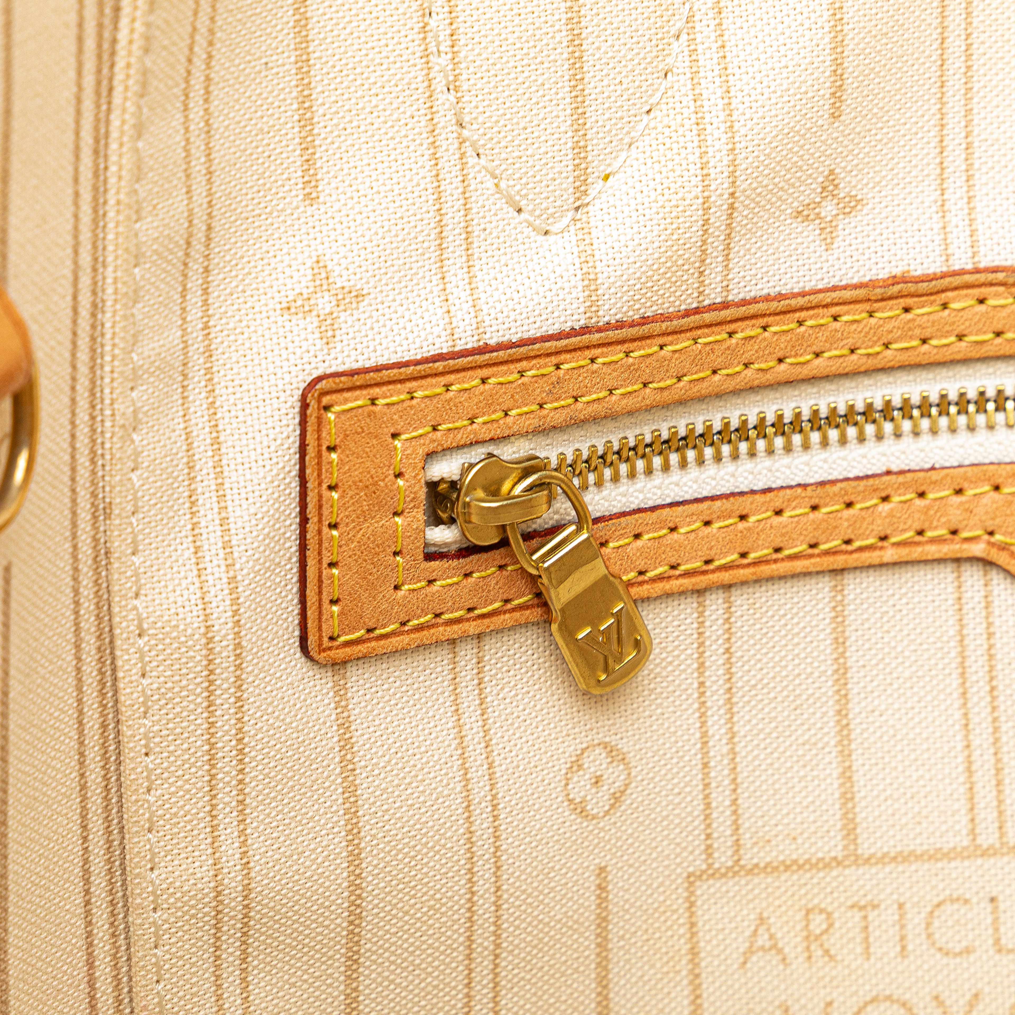 Louis Vuitton Damier Azur Neverfull Mm, från Luxclusif, i färgen white. Klicka för att öppna bilden i stort format