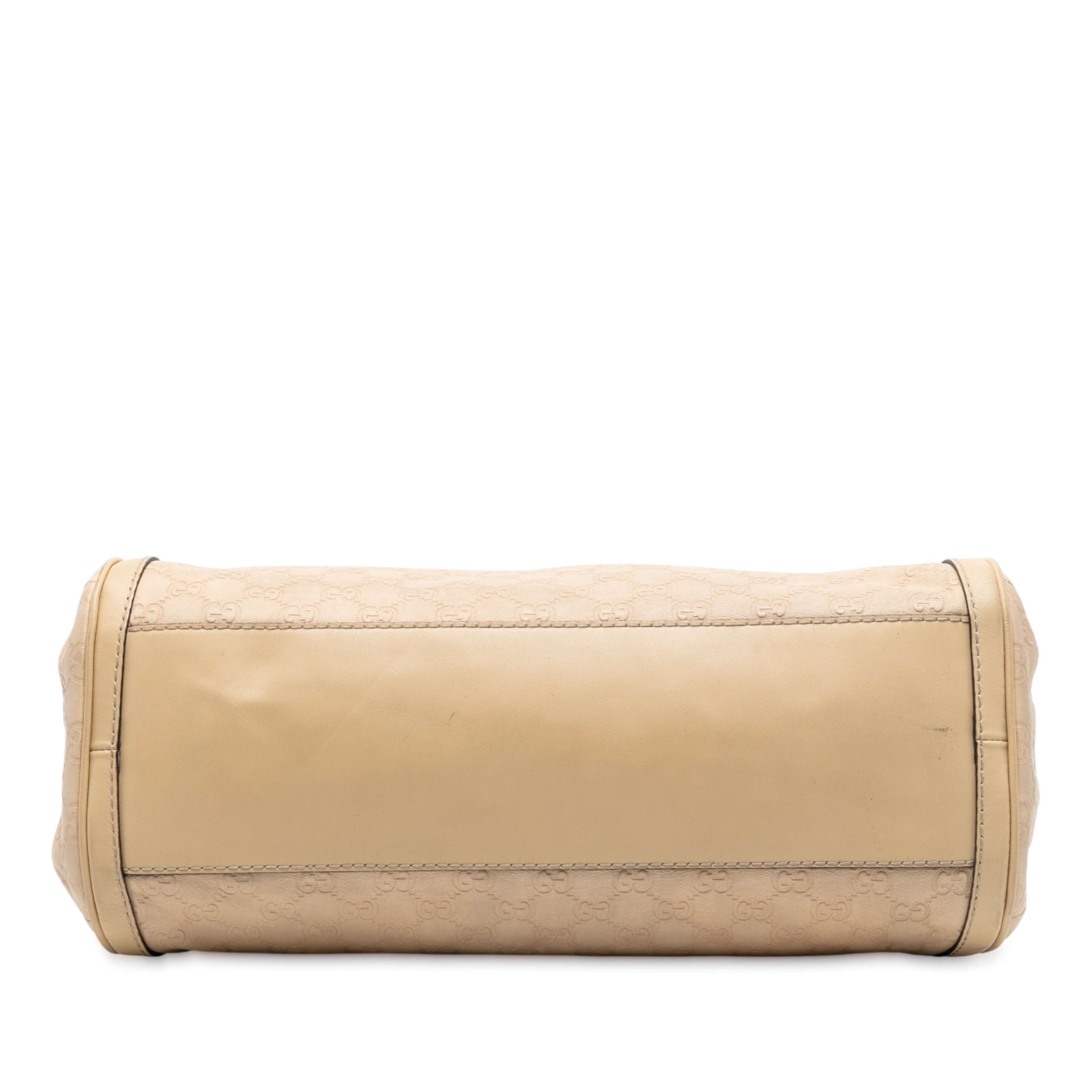 Gucci Guccissima Scarlett Shoulder Bag, från Luxclusif, i färgen beige. Klicka för att öppna bilden i stort format