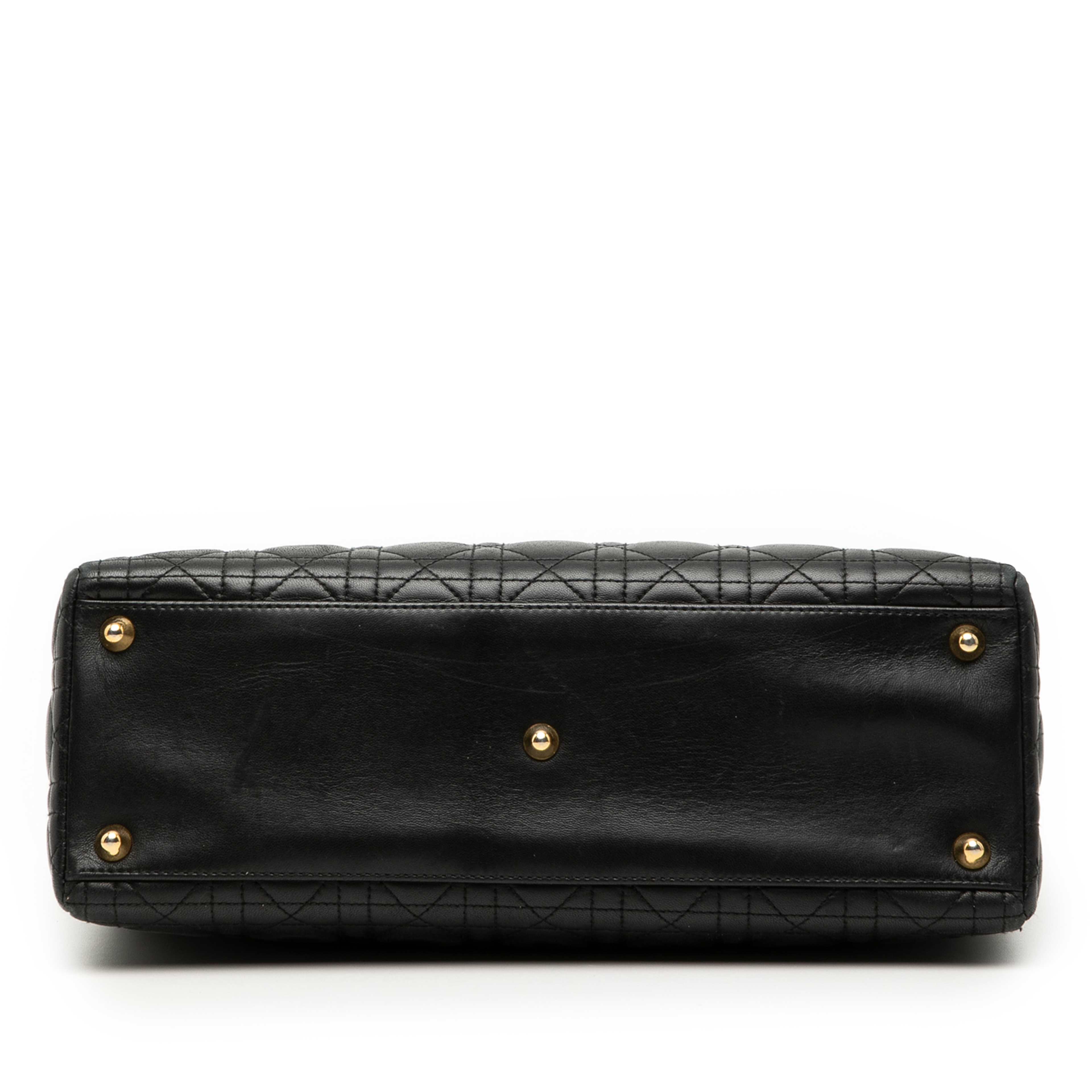 Dior Large Lambskin Cannage Lady Dior, från Luxclusif, i färgen svart. Klicka för att öppna bilden i stort format