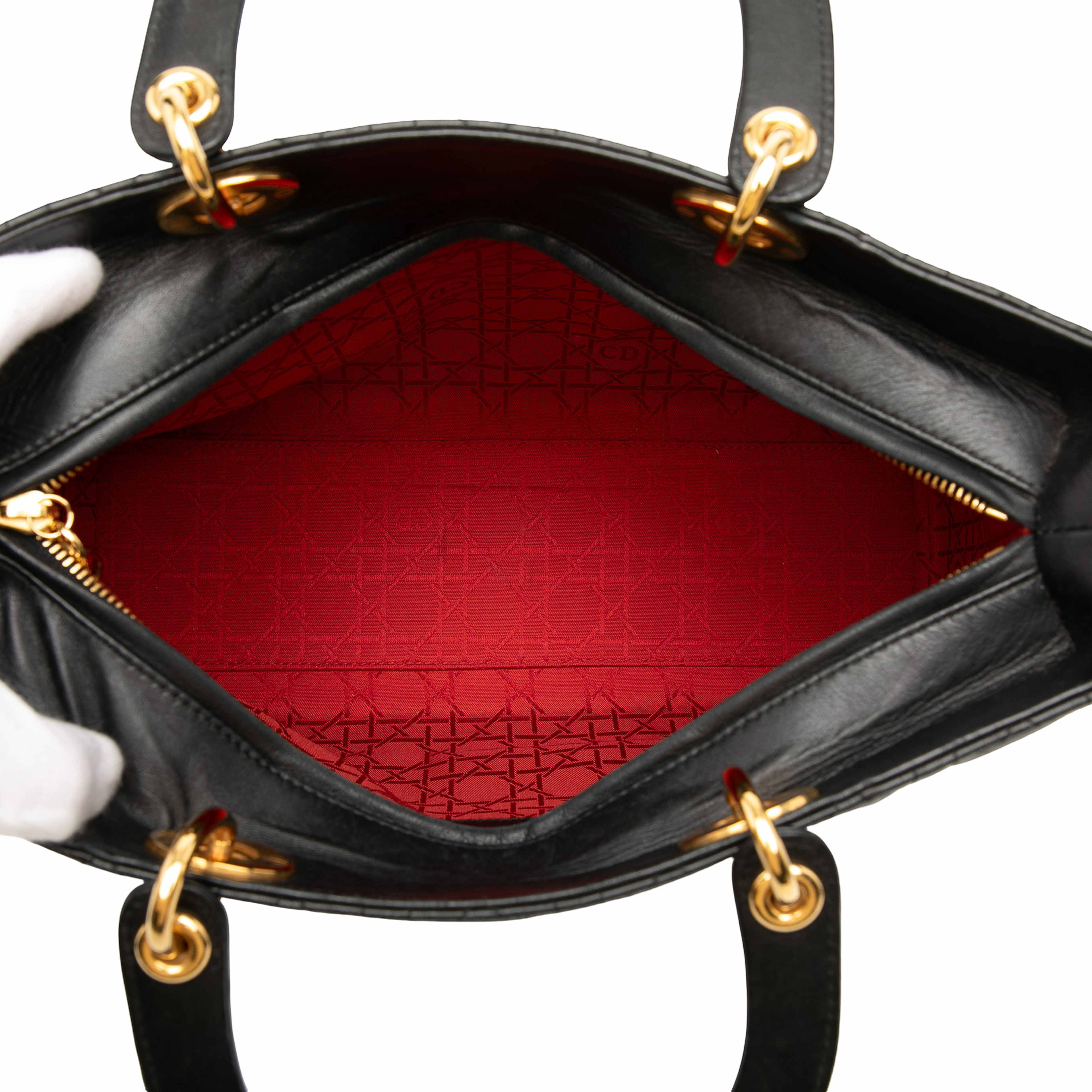 Dior Large Lambskin Cannage Lady Dior, från Luxclusif, i färgen black. Klicka för att öppna bilden i stort format