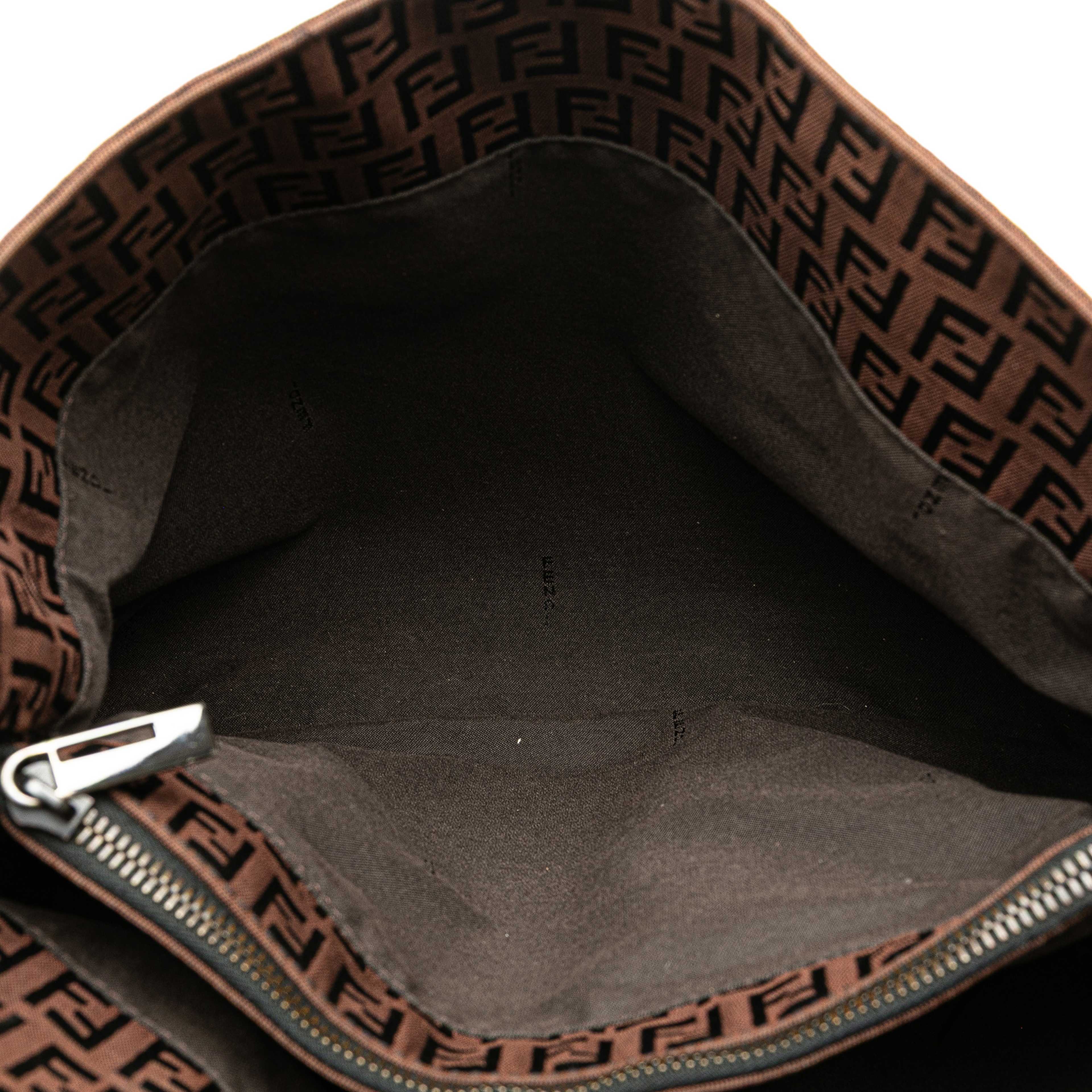 Fendi Zucchino Canvas Tote, från Luxclusif, i färgen brown. Klicka för att öppna bilden i stort format