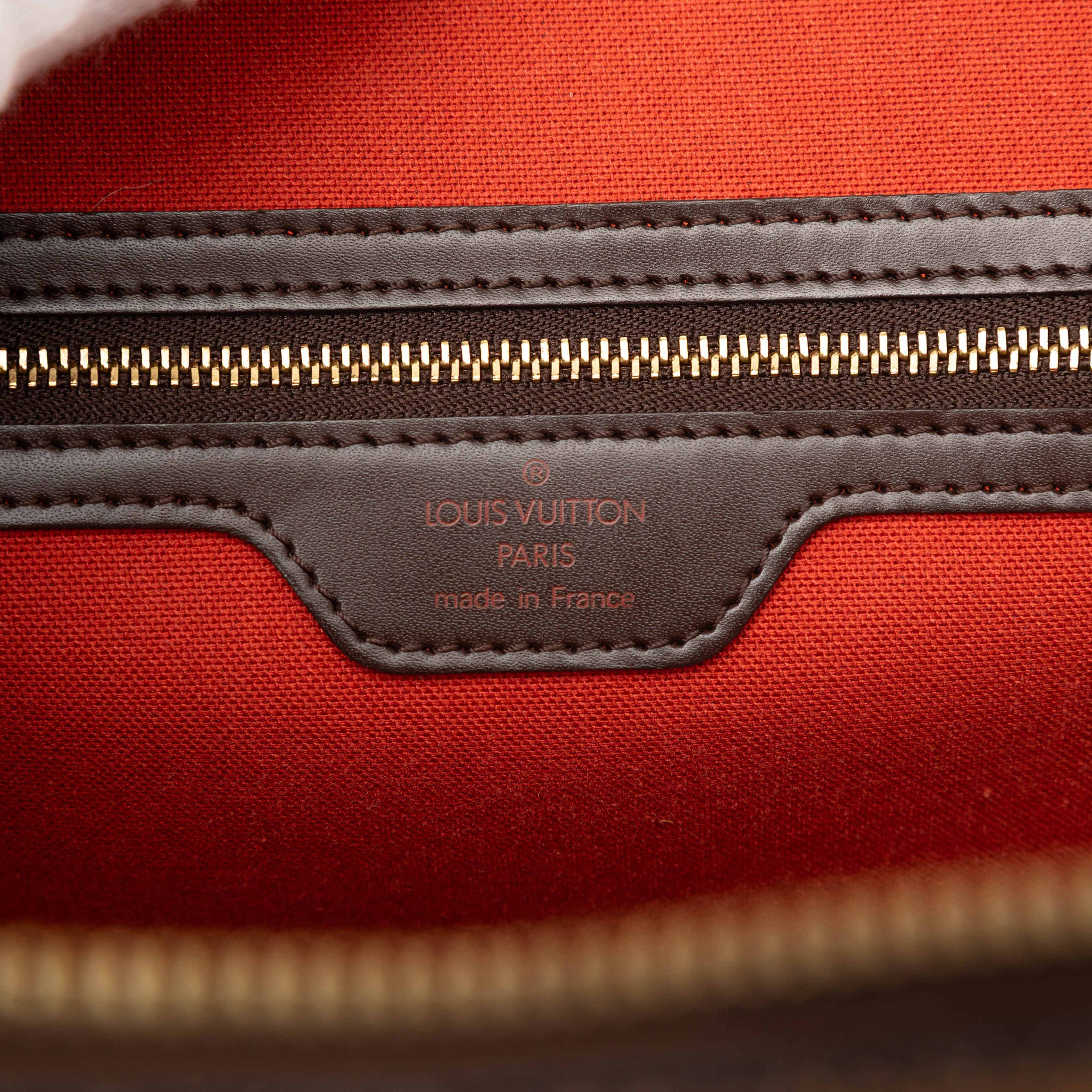 Louis Vuitton Damier Ebene Nolita, från Luxclusif, i färgen brown. Klicka för att öppna bilden i stort format