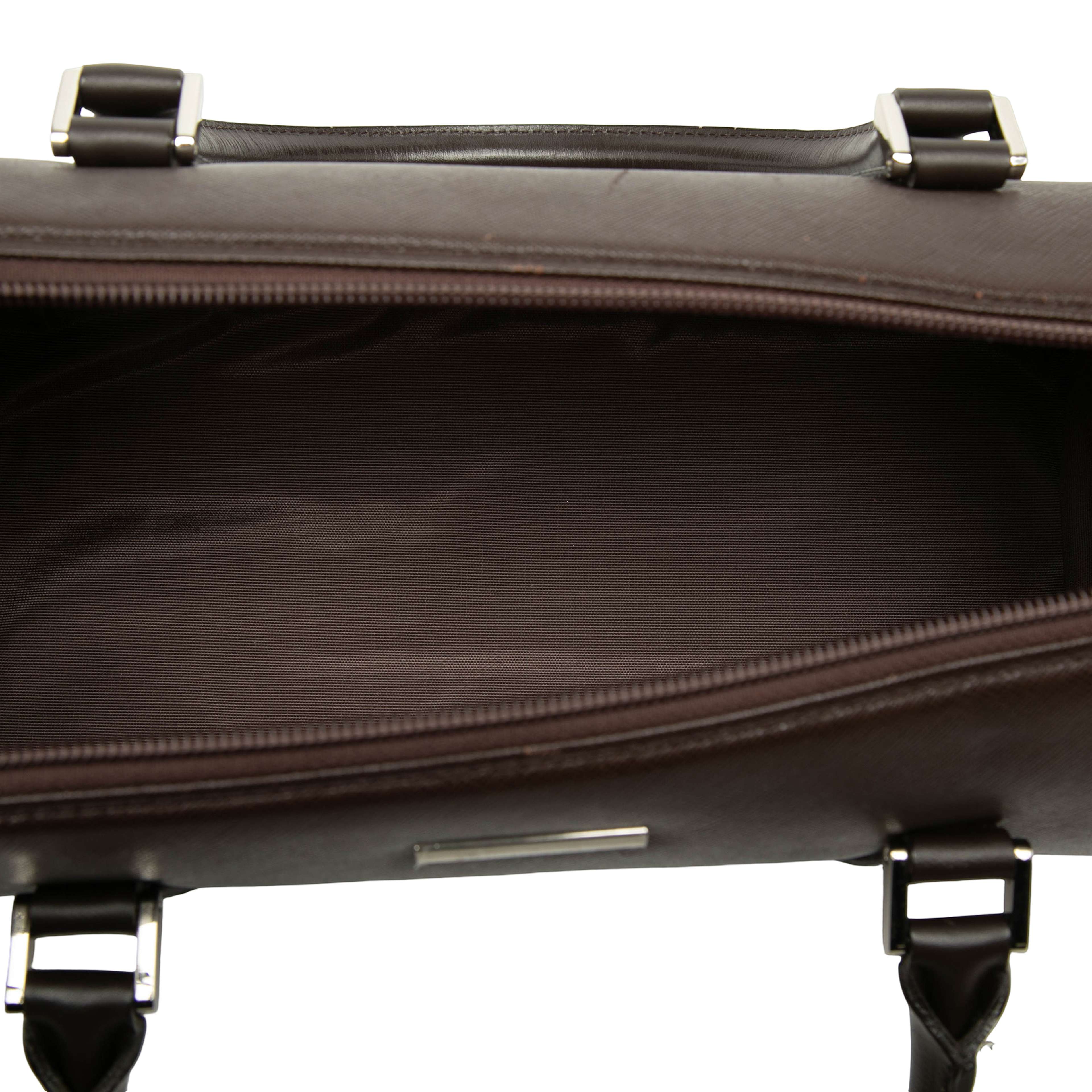 Burberry Leather Boston Bag, från Luxclusif, i färgen dark brown. Klicka för att öppna bilden i stort format
