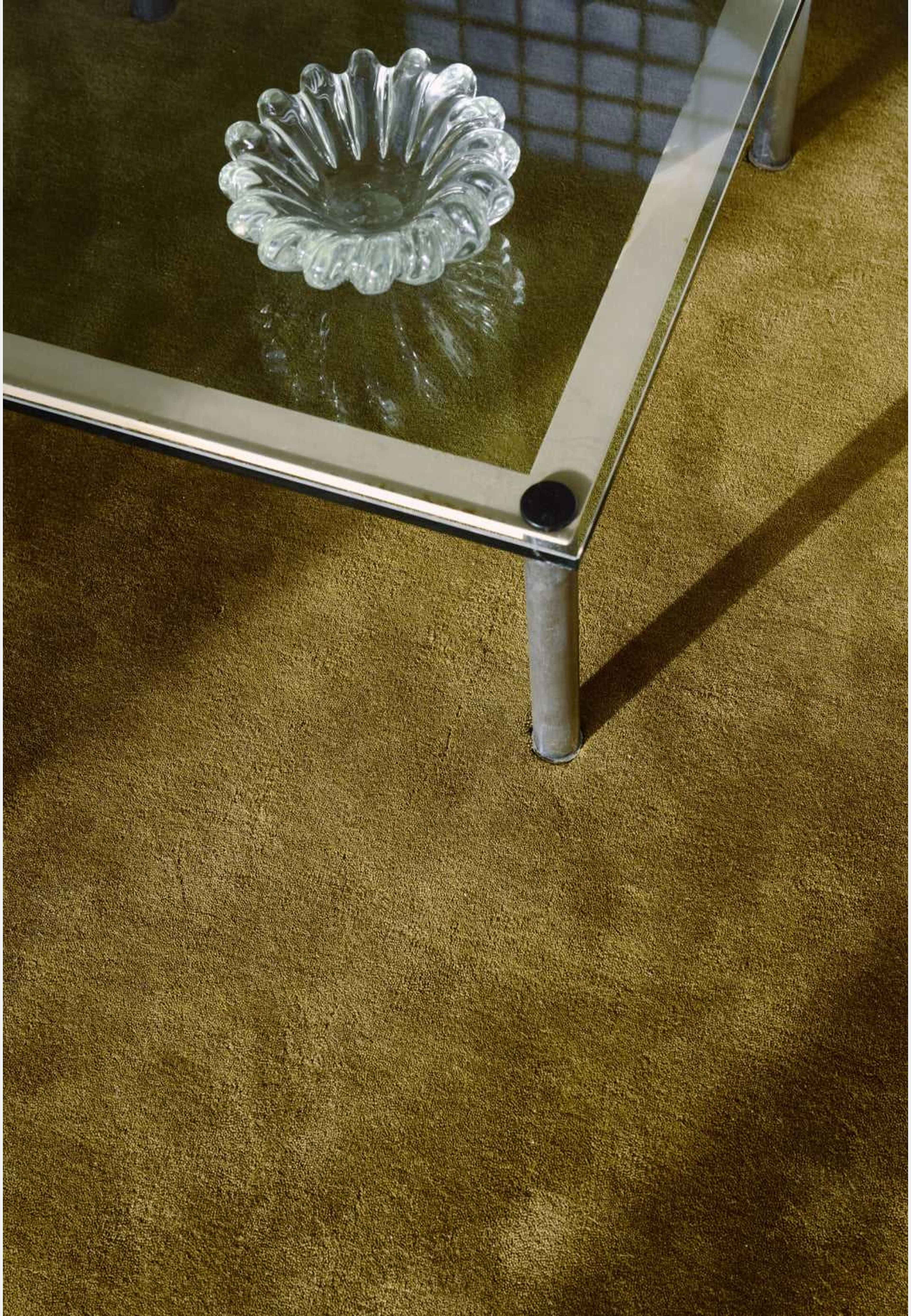 Classic Solid Wool Green Umber, från Layered, i färgen green umber. Klicka för att öppna bilden i stort format