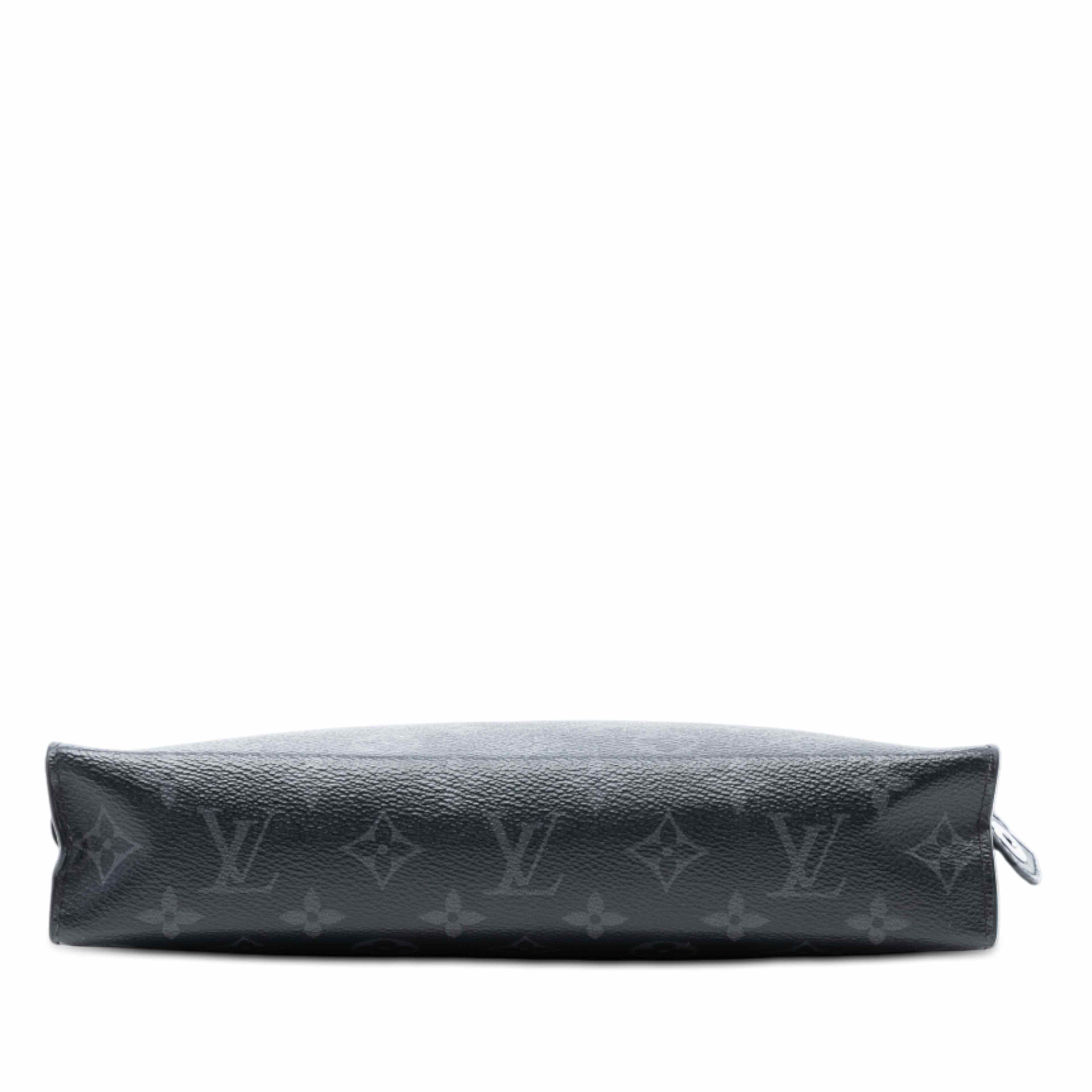 Louis Vuitton Monogram Eclipse Pochette Voyage Mm, från Luxclusif, i färgen black. Klicka för att öppna bilden i stort format