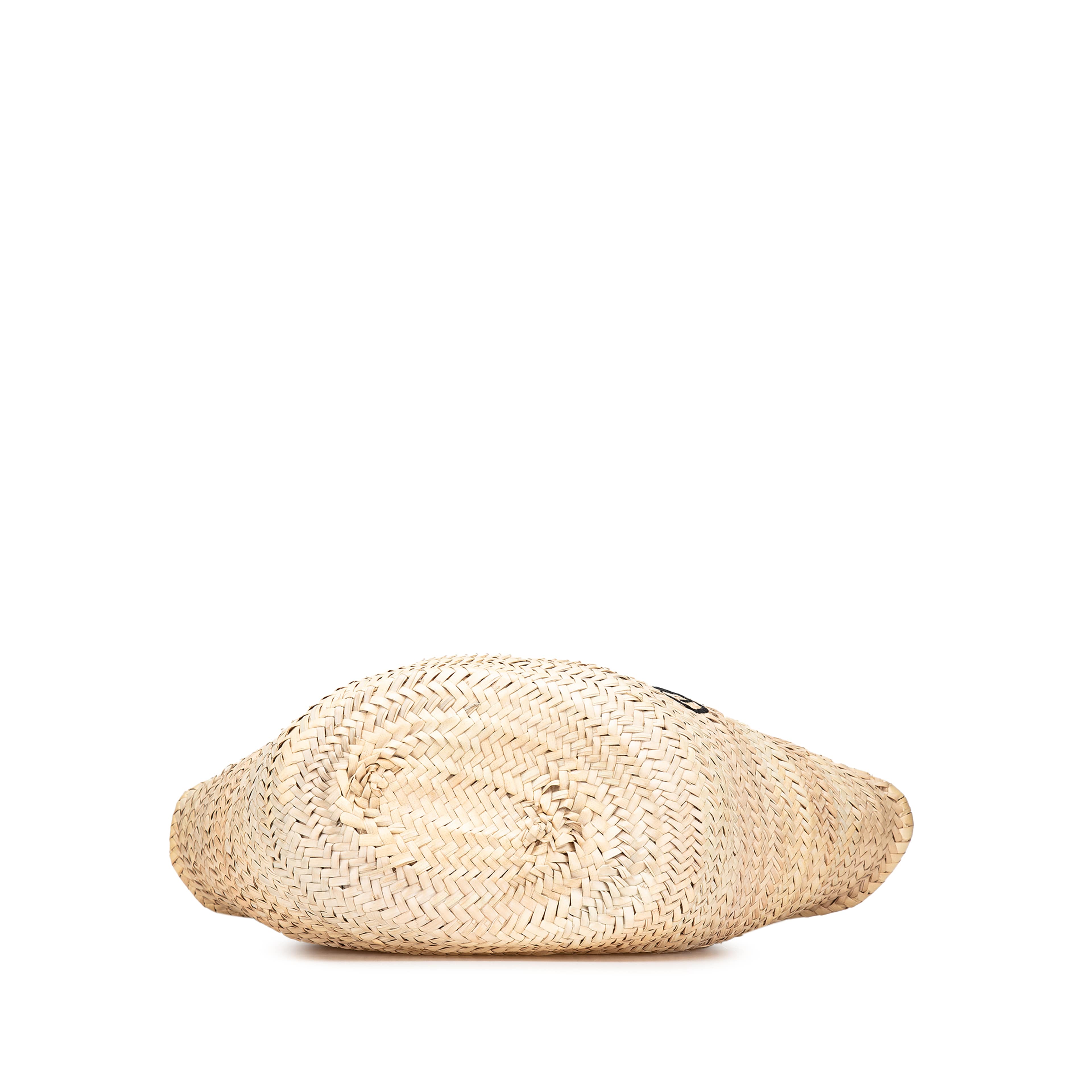 Celine Andre Butzer Large Raffia Classic Wanderer Embroidered Shopping Tote, från Luxclusif, i färgen beige. Klicka för att öppna bilden i stort format