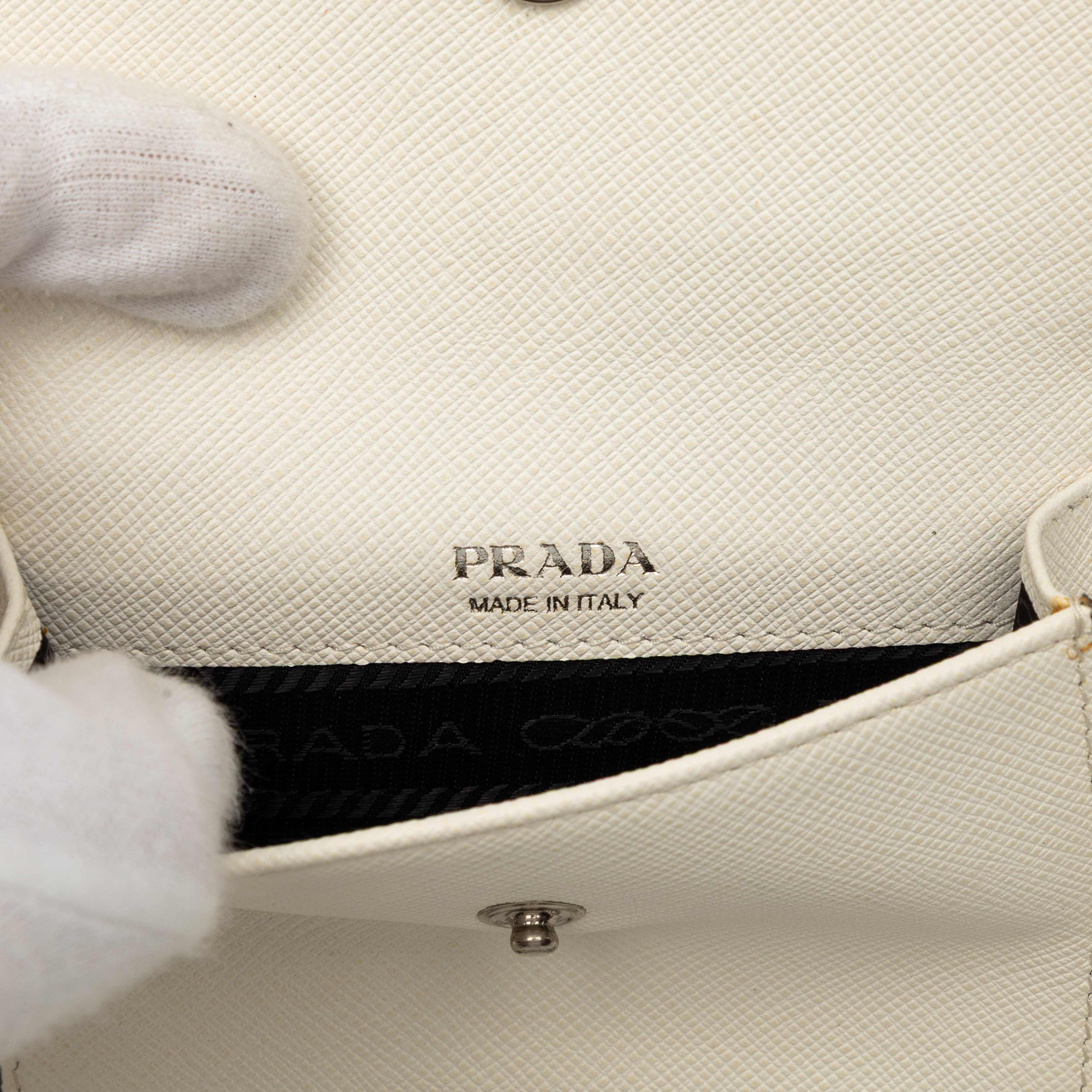 Prada Saffiano Patch Phone Holder, från Luxclusif, i färgen vit. Klicka för att öppna bilden i stort format